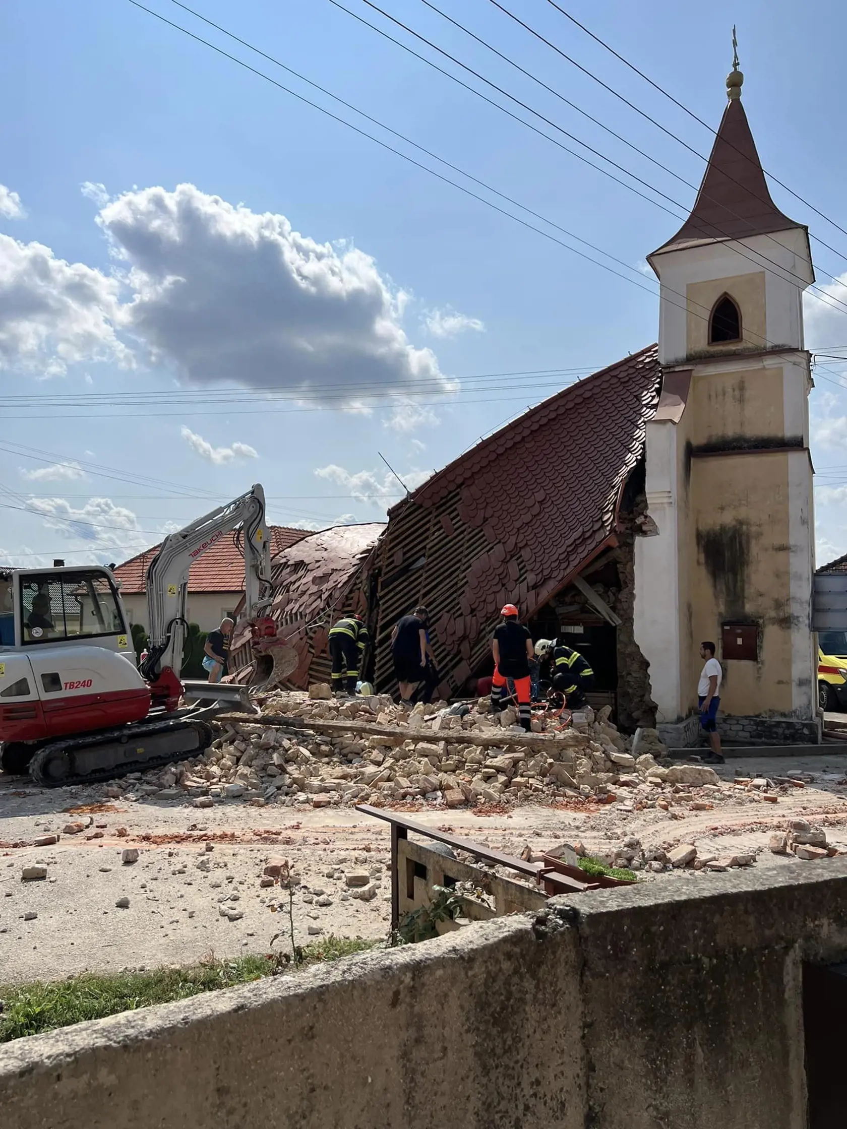Pri rekonštrukcii kaplnky v Nedašovciach sa zranila jedna osoba