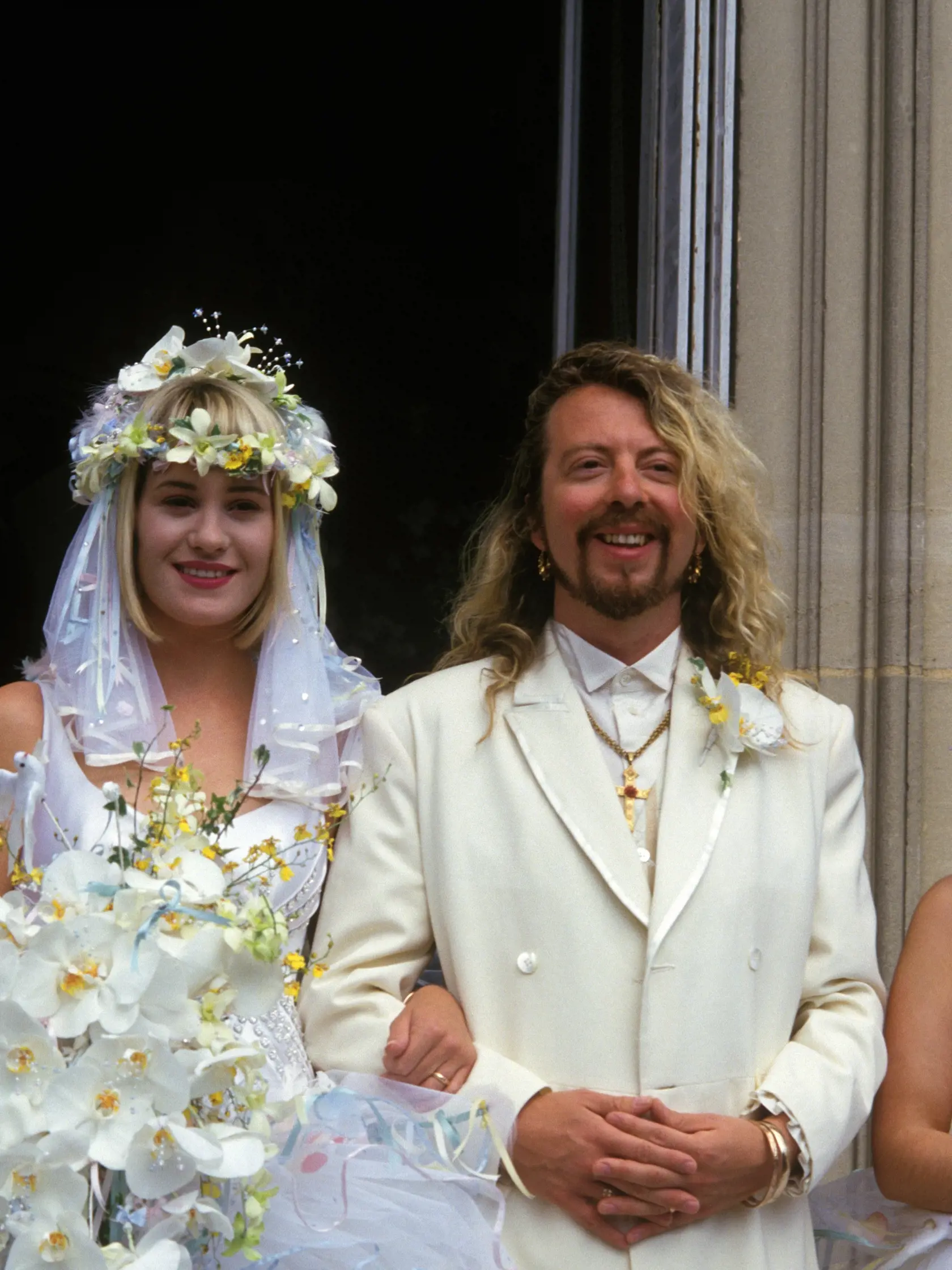 Tmavovláska prebehla na blond. Siobhan Fahey sa vydala za speváka Dave Stewarta z kapely Eurythmics v roku 1987, ale rozviedli sa v roku 1996. Toto je ich svadovná foto. Majú spolu dvoch synov.