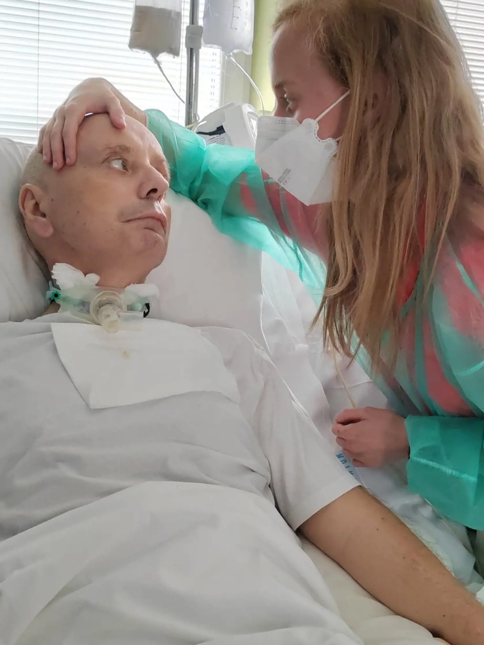Pavel a dcéra Karen. Svojho otca denne navštevovala.