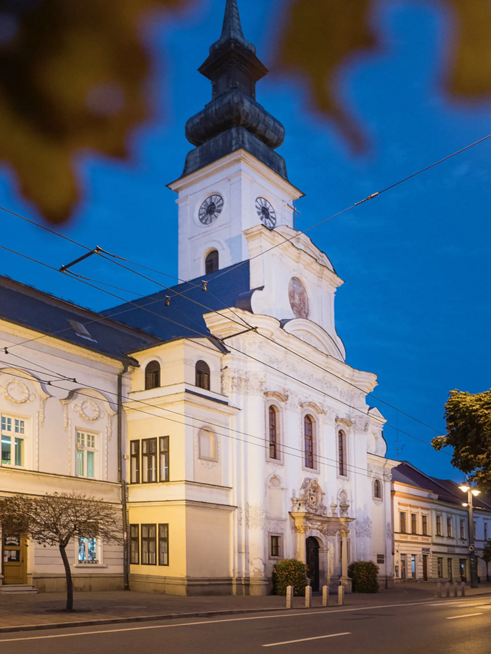 Chrám svätého Jána Krstiteľa je gréckokatoíckou metropolitnou katedrálou. Kaplnka tu už stála v 14. storočí, slúžila pre potreby susedného špitála a v tom čase bola prebudovaná na chrám zasvätený Panne Márii. V chráme sa nachádzajú relikvie blažených hieromučeníkov Pavla Petra Gojdiča a Vasiľa Hopka, ikonosta z polovice 19. storočia, verná kópia Turínskeho plátna a relikvia svätého Kríža.