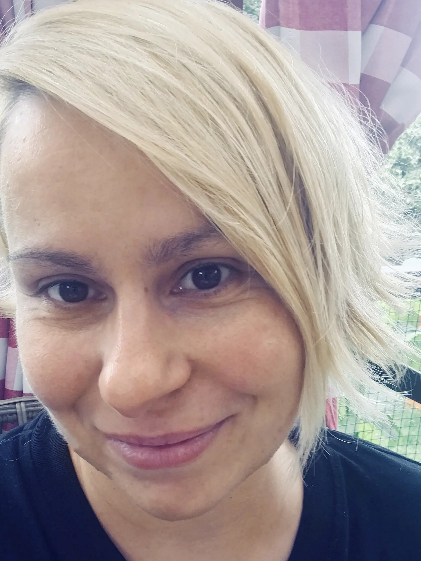 PÍSALA O ŽIVOTE, RAKOVINE A HLAVNE
O TOM, O ČOM BY MAL ŽIVOT BYŤ. ČÍTALO JU
MNOŽSTVO ĽUDÍ A MNOHÝCH POVZBUDZOVALA
ČI IM SVOJIMI RIADKAMI OTVÁRALA OČI.