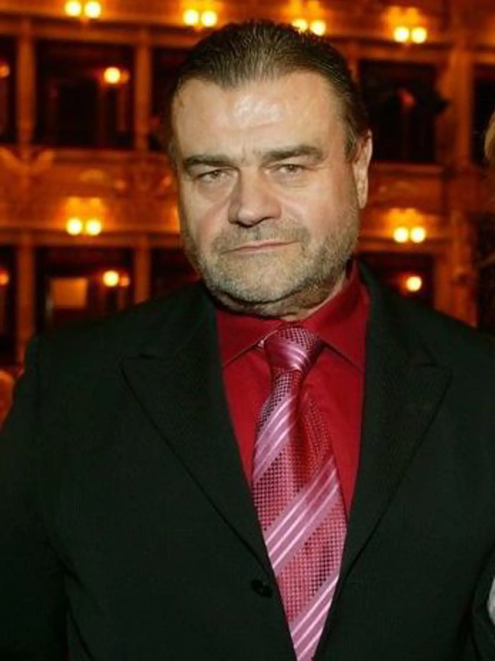 Ako už dávnejšie prezradili svedkovia, v osudný deň, 28. januára o 11. hodine doobeda, si Karel dokonca odbehol nakúpiť. Zašiel do potravín v Jevanoch, odkiaľ si odnášal pečivo.