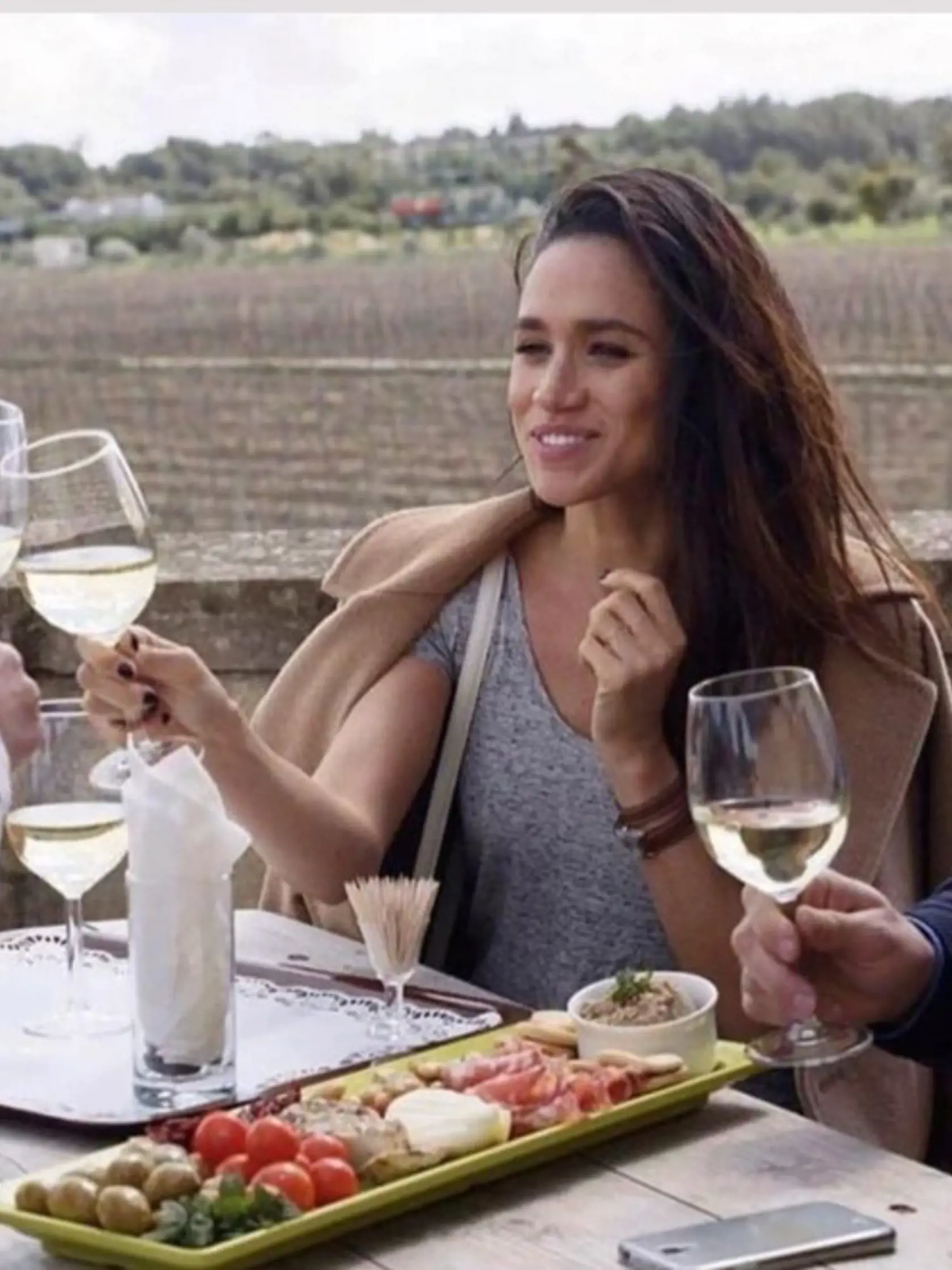 Meghan s Harrym si predlohu vybrali práve pre to, že pripomína ich vlastný život.