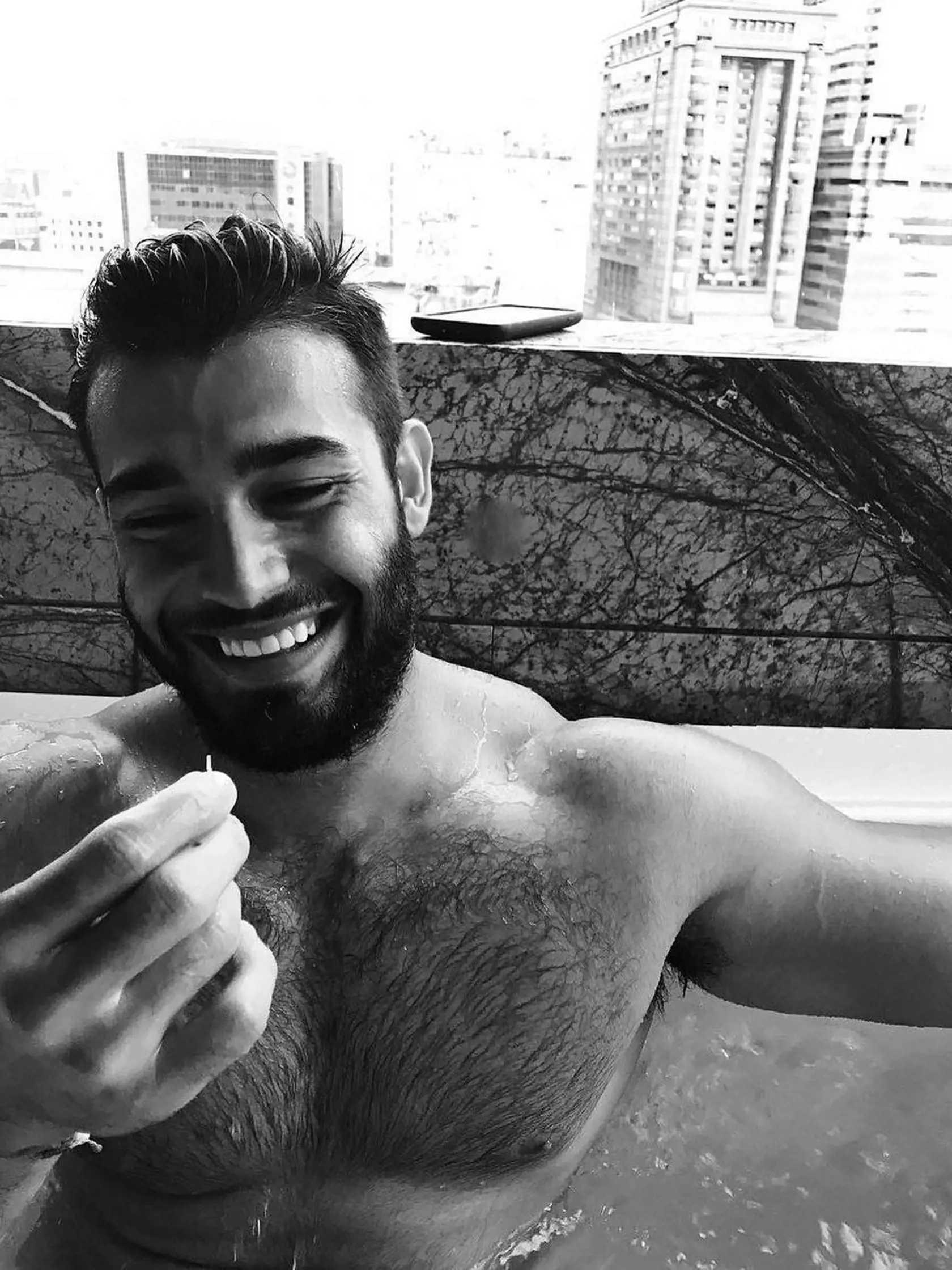 Nepochybne už plánuje aj svadbu so snúbencom Samom Asgharim (27) a keďže konečne môže vysadiť antikoncepciu, tak zrejme aj deti.