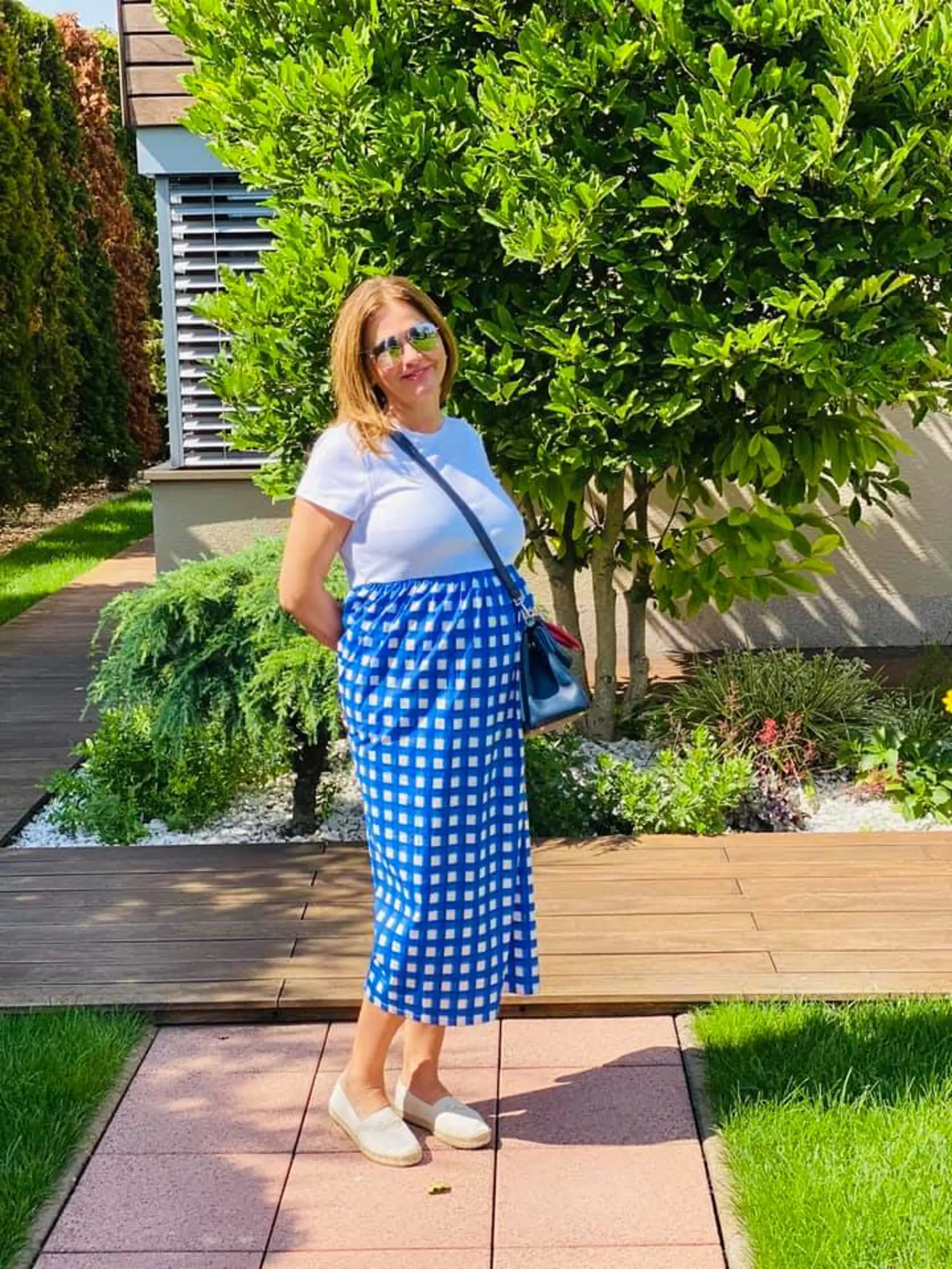 Monika Beňová býva v zrekonštruovanom dome vo Vrakuni. Exteriér pôsobí ako oáza pokoja.