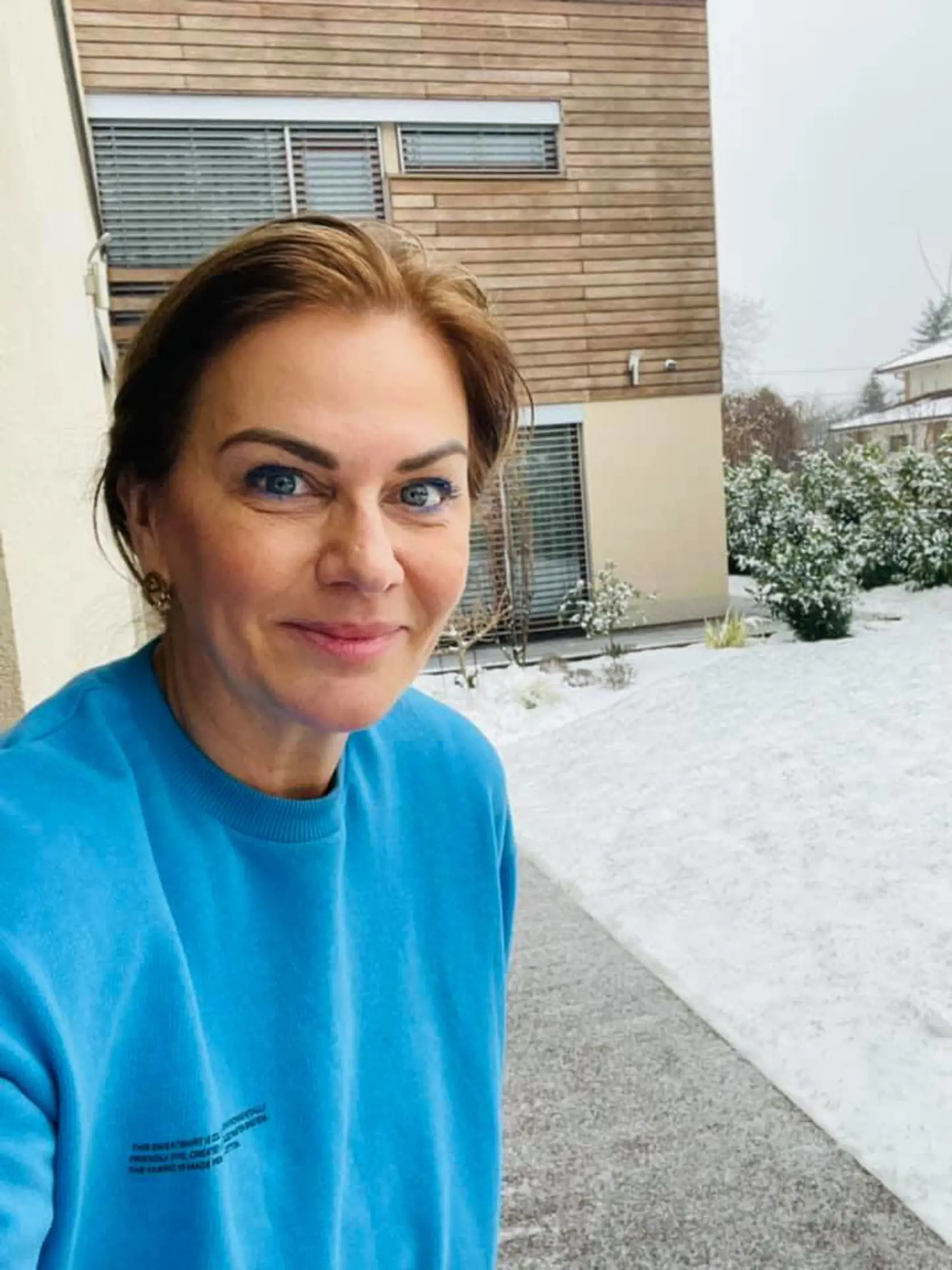 Europoslankyňa Monika Beňová to riadne natrela ľuďom, čo chodia na jej profil nadávať na Strany Smer a Hlas. K statusu priložila fotku, na ktorej mala na sebe mikinu Pangaia za približne 100 eur.