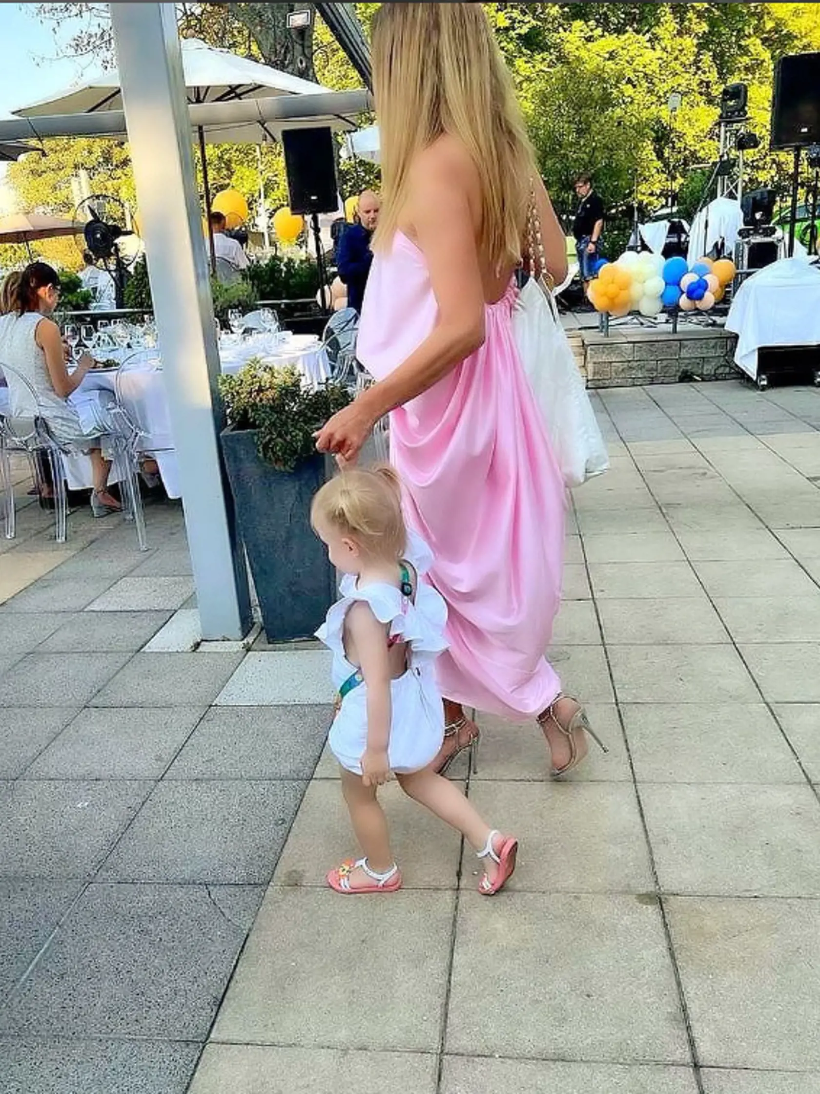 Z malej Elly rastie krásna princezná.