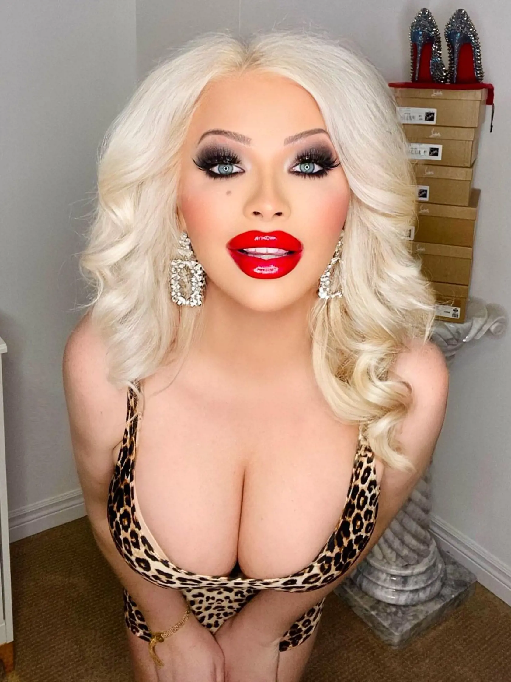 Má iba 23 rokov a množstvo plastických operácií: Chcela byť ako Marilyn Monroe, no je ako...Fú!