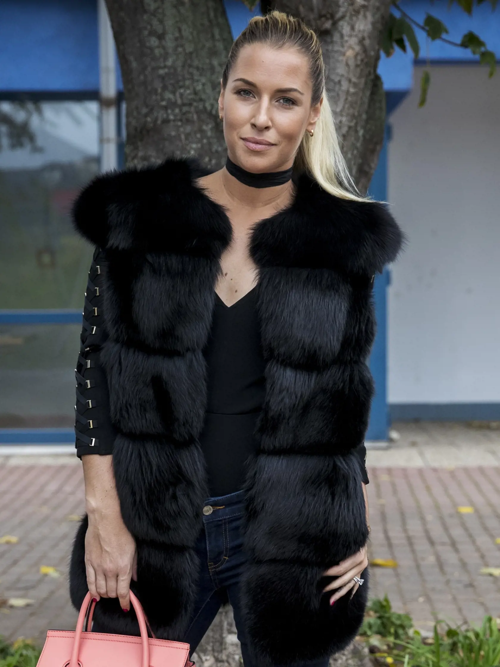 Na snimke slovenska tenistka Dominika Cibulkova na tlacovej konferencii po vitazstve na turnaji WTA v Linzi a tesne pred odletom na turnaj WTA Masters do Singapuru.