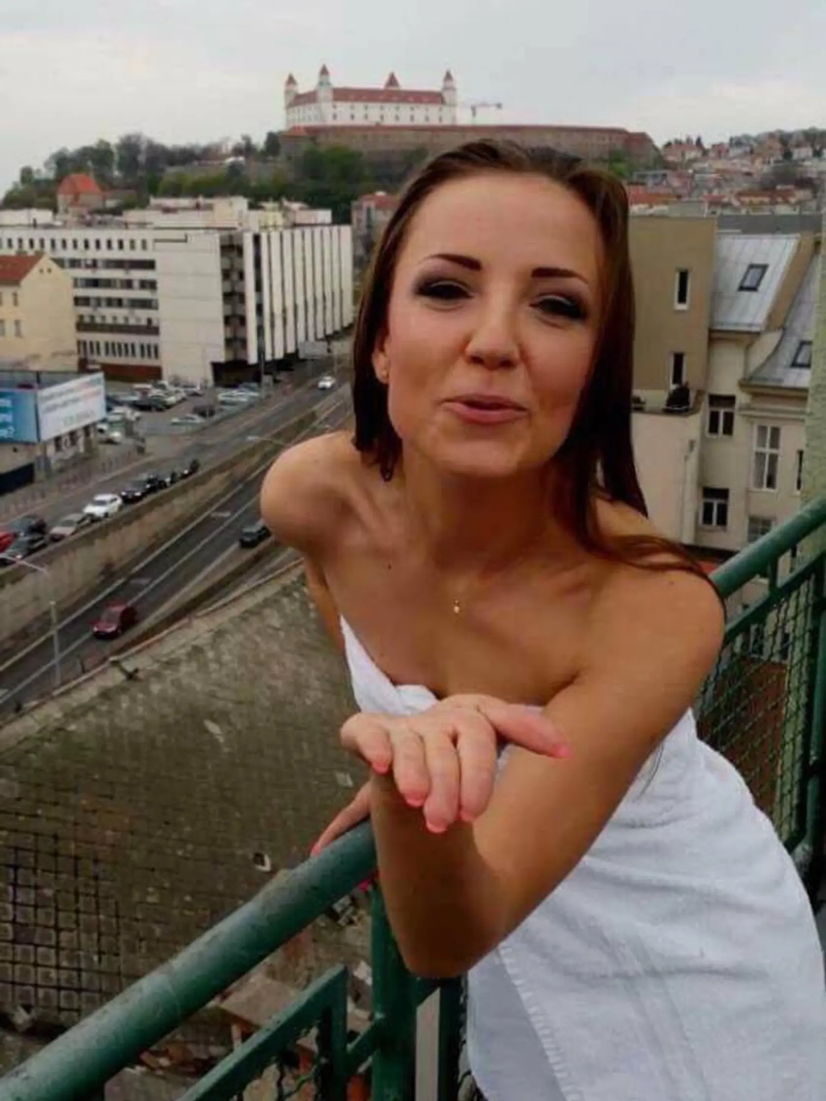Nezamestnaná milenka Michaela sa rada obklopuje luxusnými vecami.