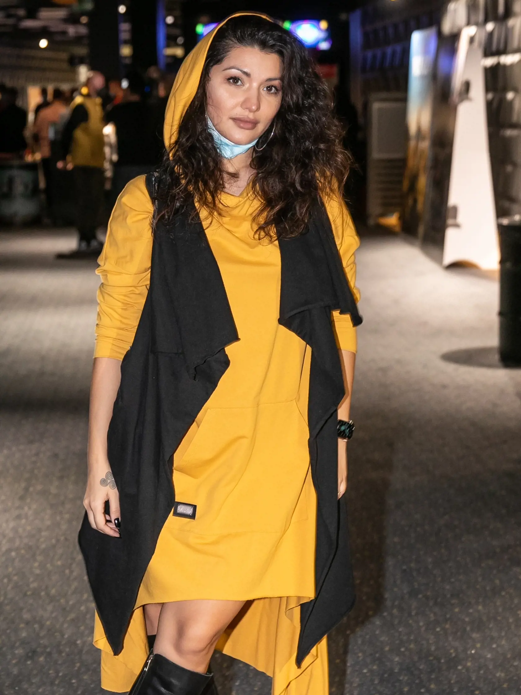 Príchody na premiéru sci-fi filmu DUNA. Na fotke je Mamba Dasha.