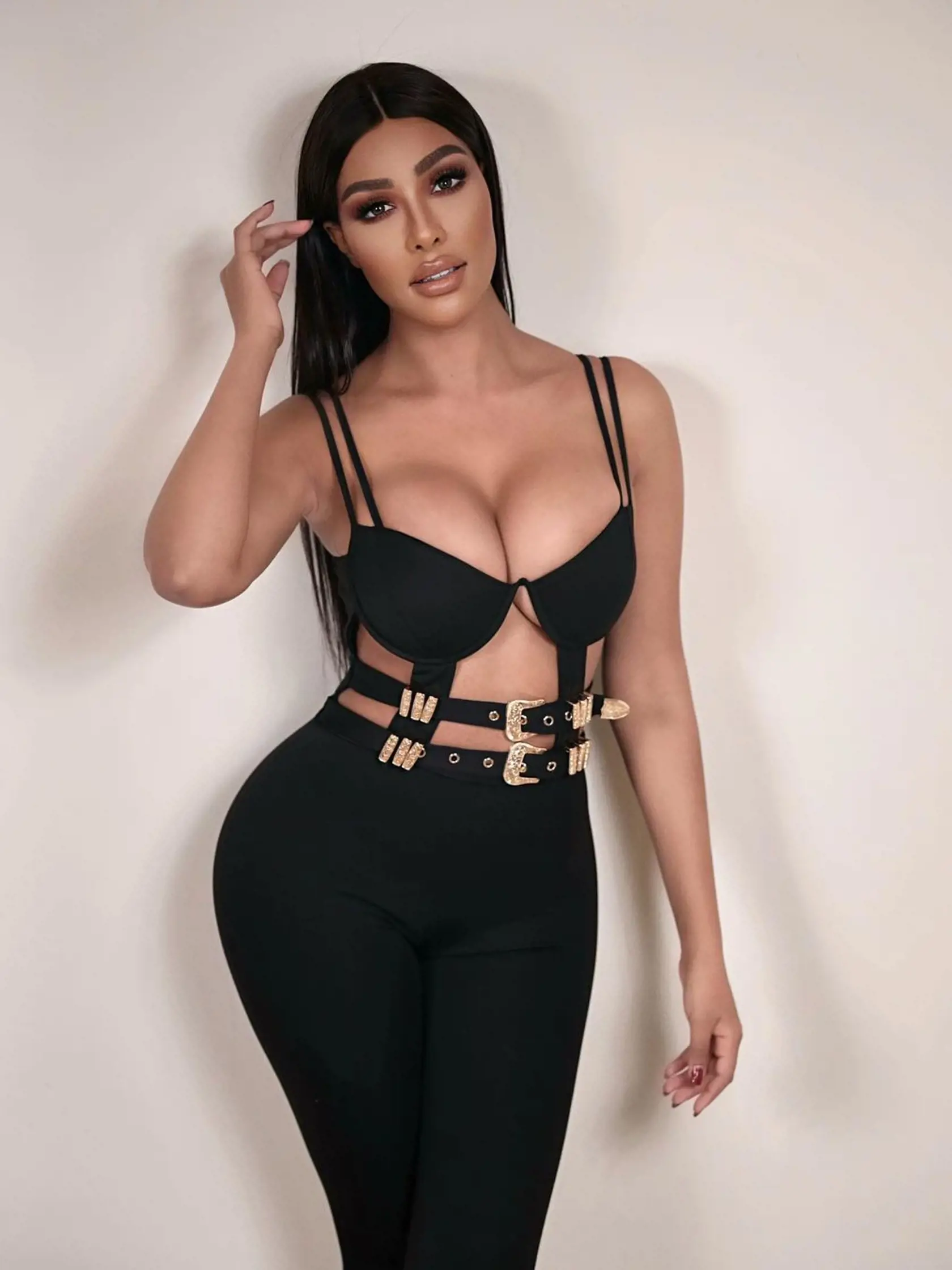 Chaly D.N. je vernou kópiou Kim Kardashian.