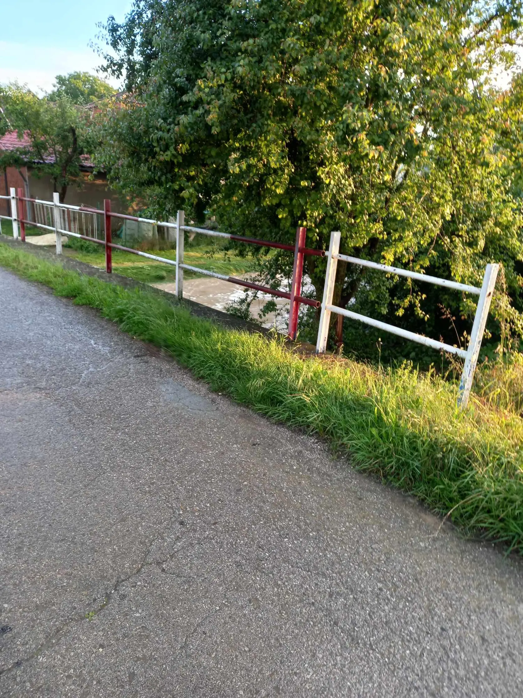 9. Nezabudnite, že poisťovne vyplácajú peniaze najmä za vykonané opravy alebo za zakúpenie vecí, ktoré boli povodňou zničené. Toto všetko poisťovni musíte vydokladovať rozpisom vykonaných prác, bločkami, faktúrami a podobne.