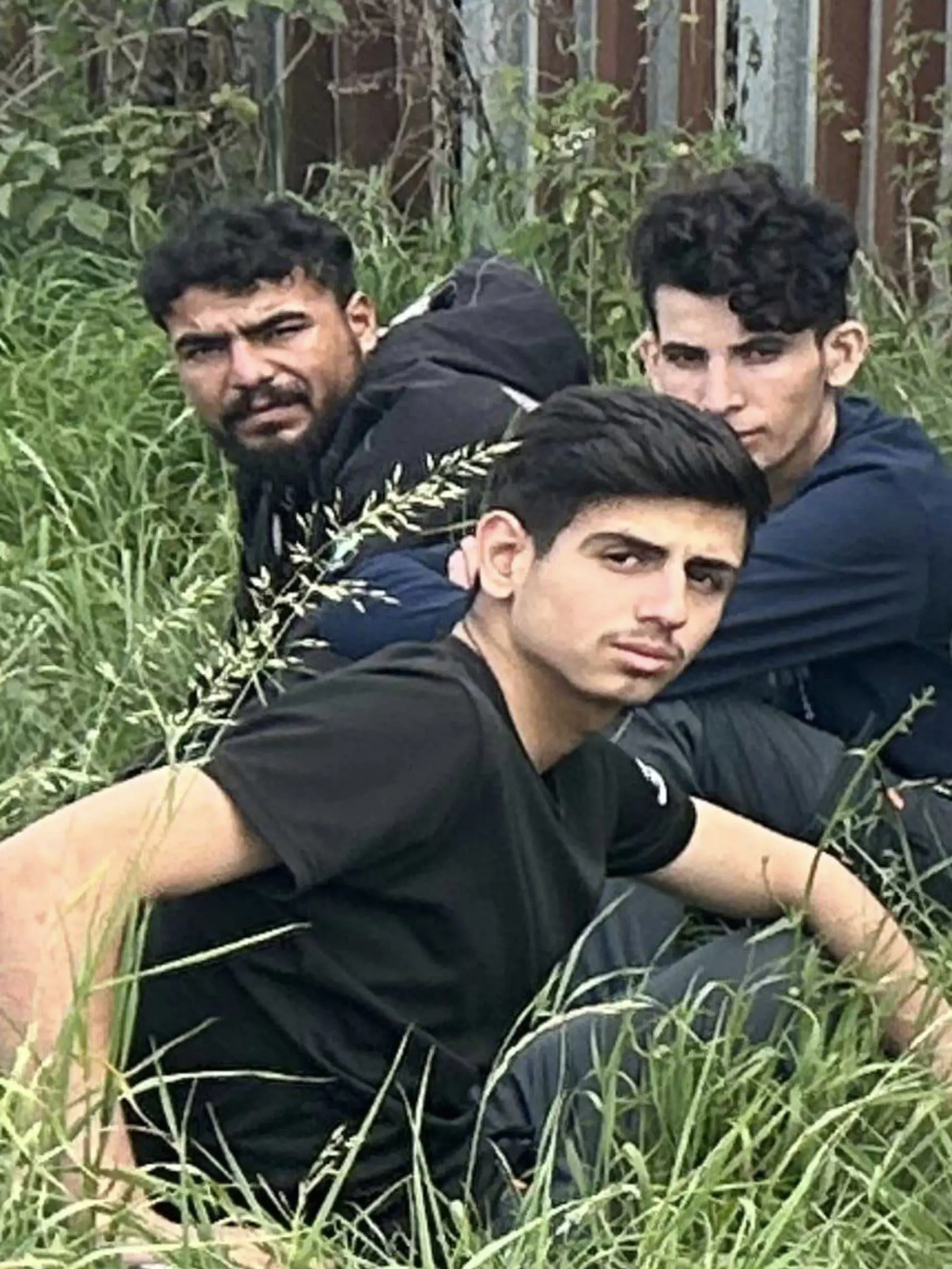Nelegálni imigranti neprechádzajú štátne hranice Slovenska len v okrese Veľký Krtíš. Snímky nafotené v Šahách a okolí 1.9.2023.