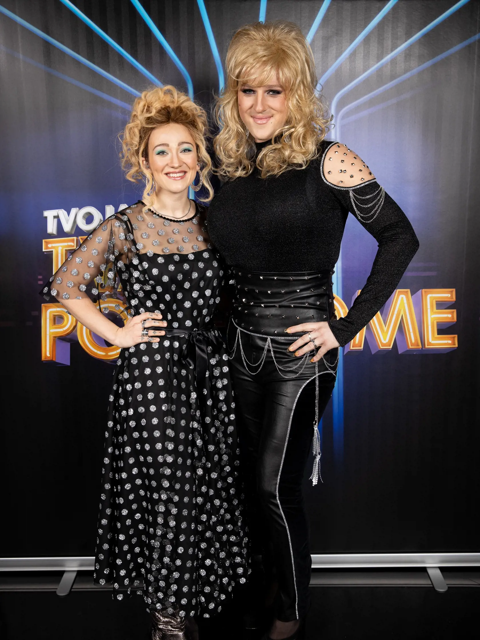 Braňo Mosný ako Dolly Parton. Asistovala mu aj Tereza Mašková ako Miley Cyrus.