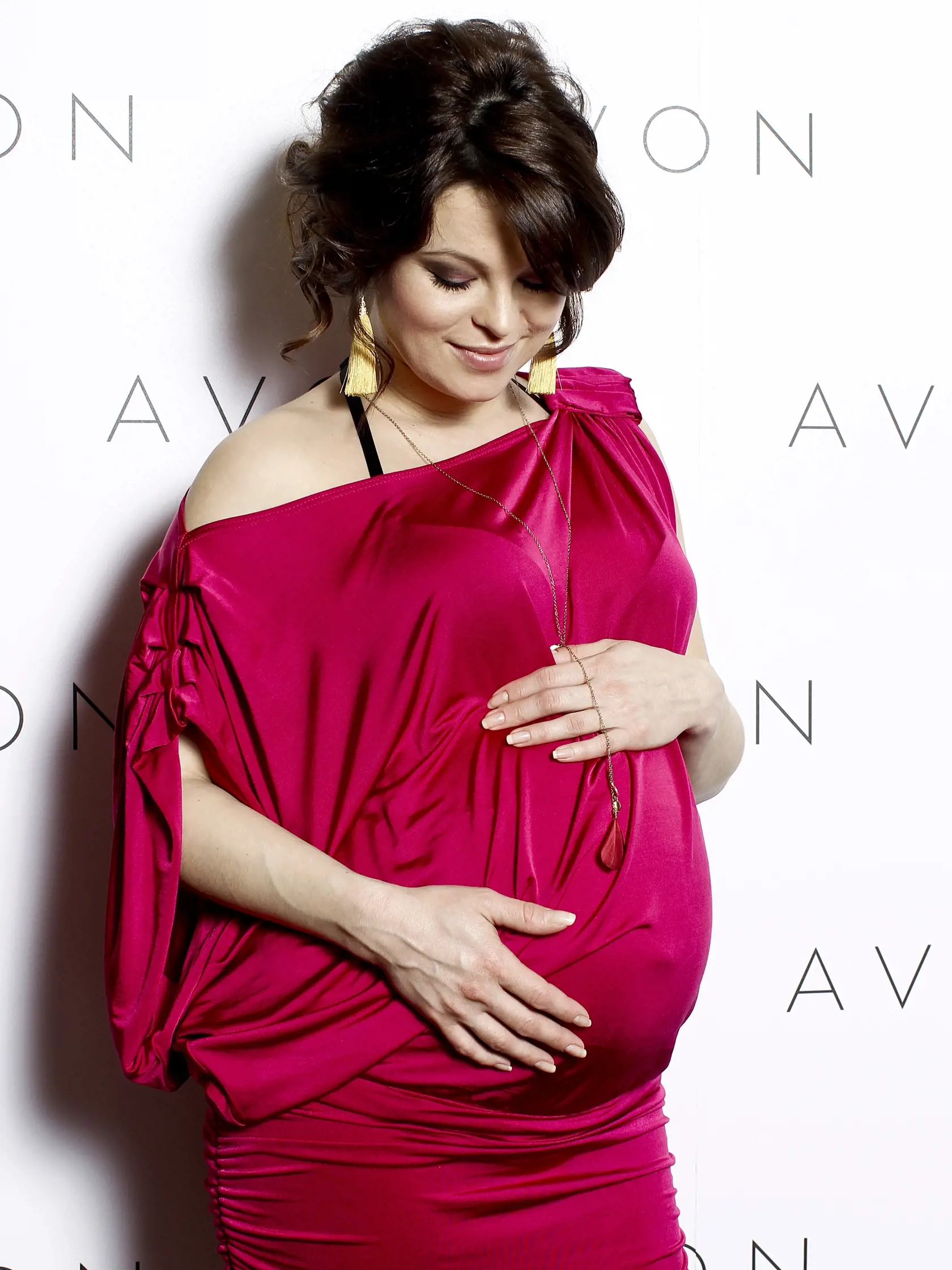 Na snimke slovenska herecka zijuca v cechach Alzbeta Stankova pozuje po skonceni tlacovej konferencie kozmetickej spolocnosti AVON, pre ktoru sa stala tvarou novej rady produktov.