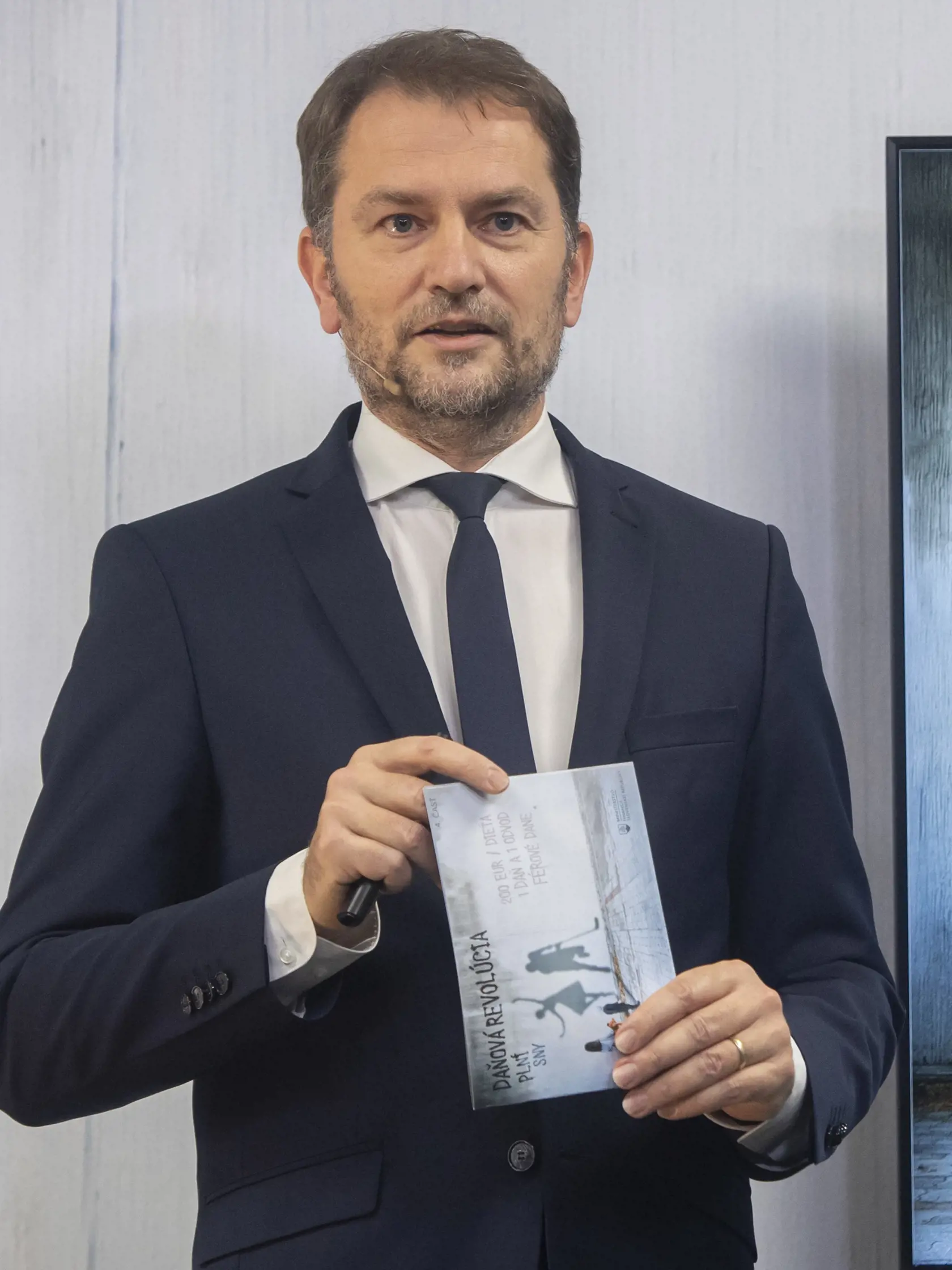 Na snímke podpredseda vlády a minister financií SR Igor Matovič počas brífingu s novinármi na tému: Daňová revolúcia: Zdaňovanie živnostníkov a reštauračný balík zmien 22. novembra 2021 v Bratislave. FOTO TASR - Martin Baumann