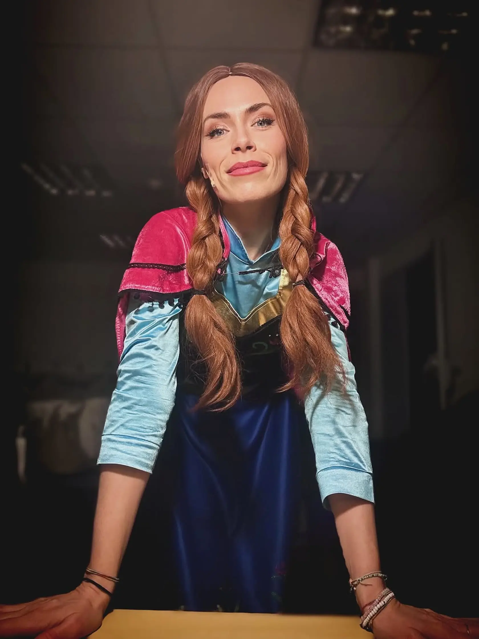 Partlová s hnedou parochňou - ako princezná Anna zo Slovenského ľadového kráľovstva.