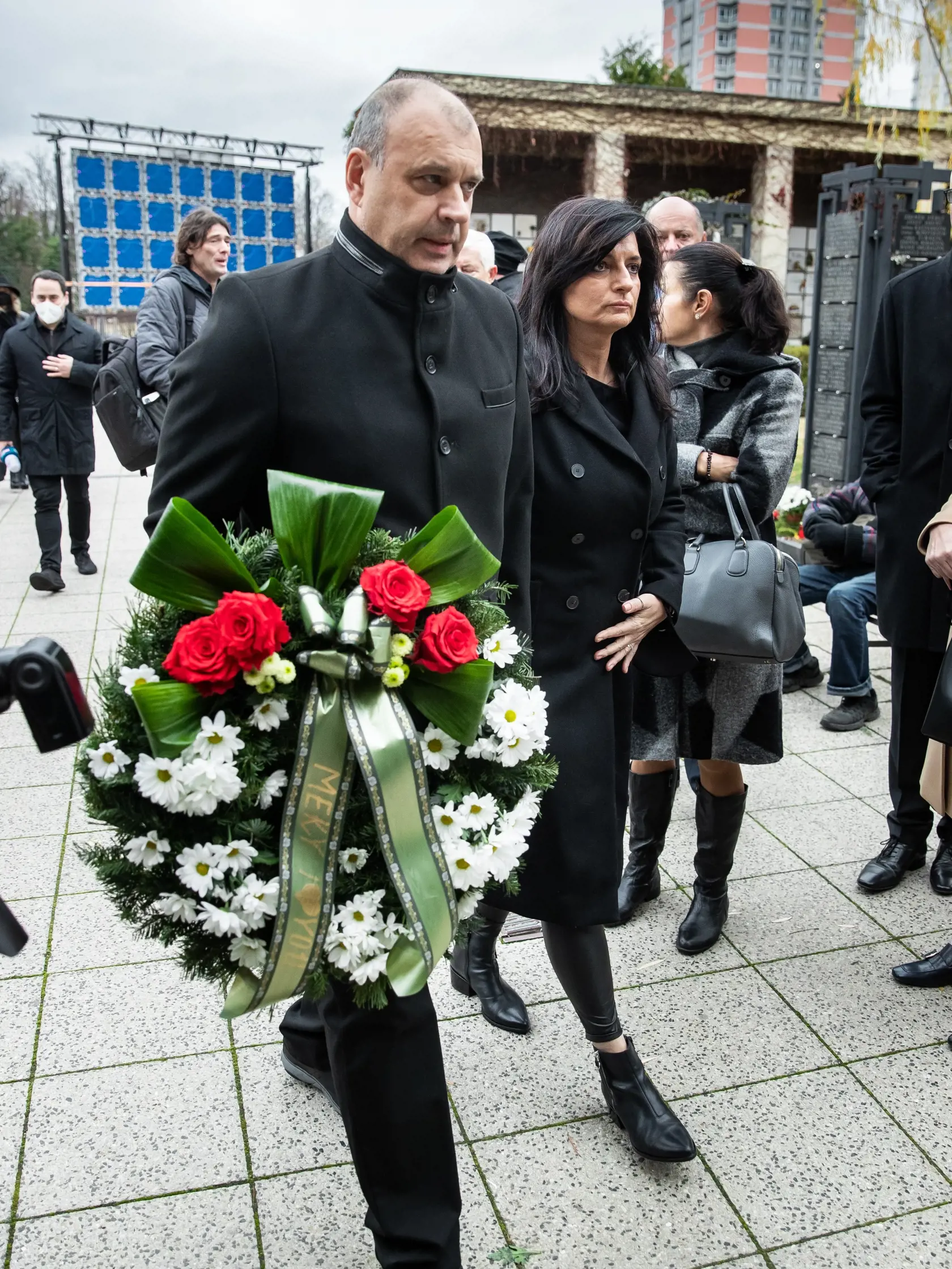 Pohreb speváka Miroslava Žbirku v pražskom krematóriu Strašnice. Na snímke Petr Rychlý.