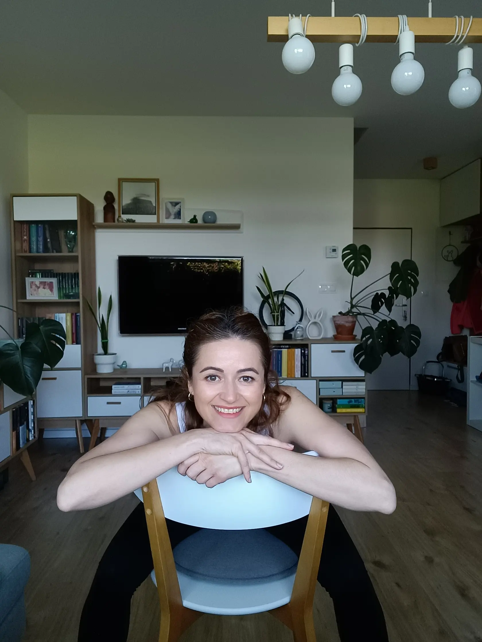 Cvičko s BEOU: Trénujte bruško na stoličke