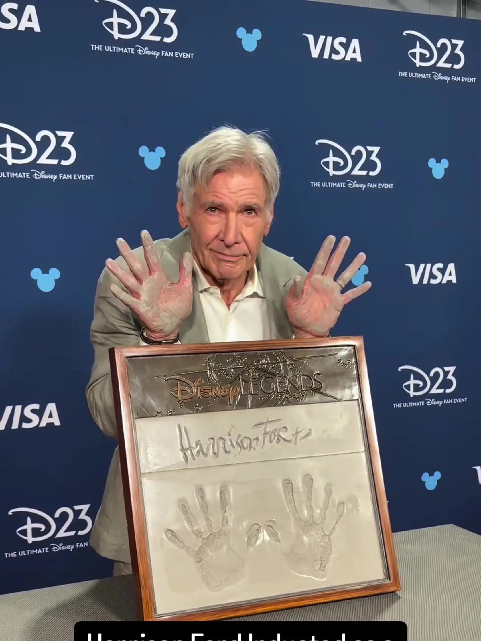 Harrison Ford získal cenu Legenda Disney. Medzi jeho kultové úlohy patria roly pilota Hana Sola v Hviezdnych vojnách a dobrodružného archeológa Indiana Jonesa.