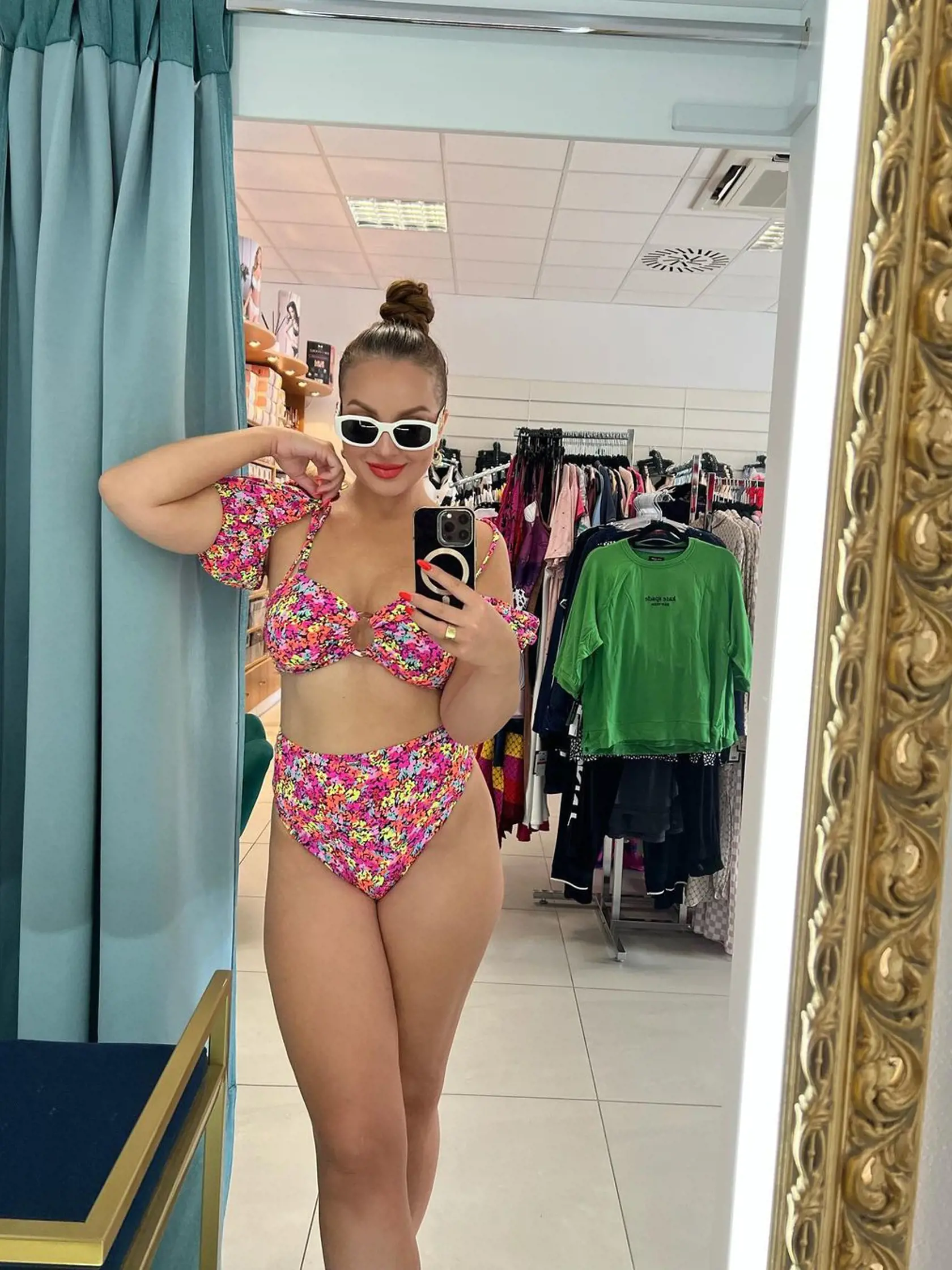 Veronika Nízlová ukázala nové plavky, pričom predviedla aj svoje krivky.