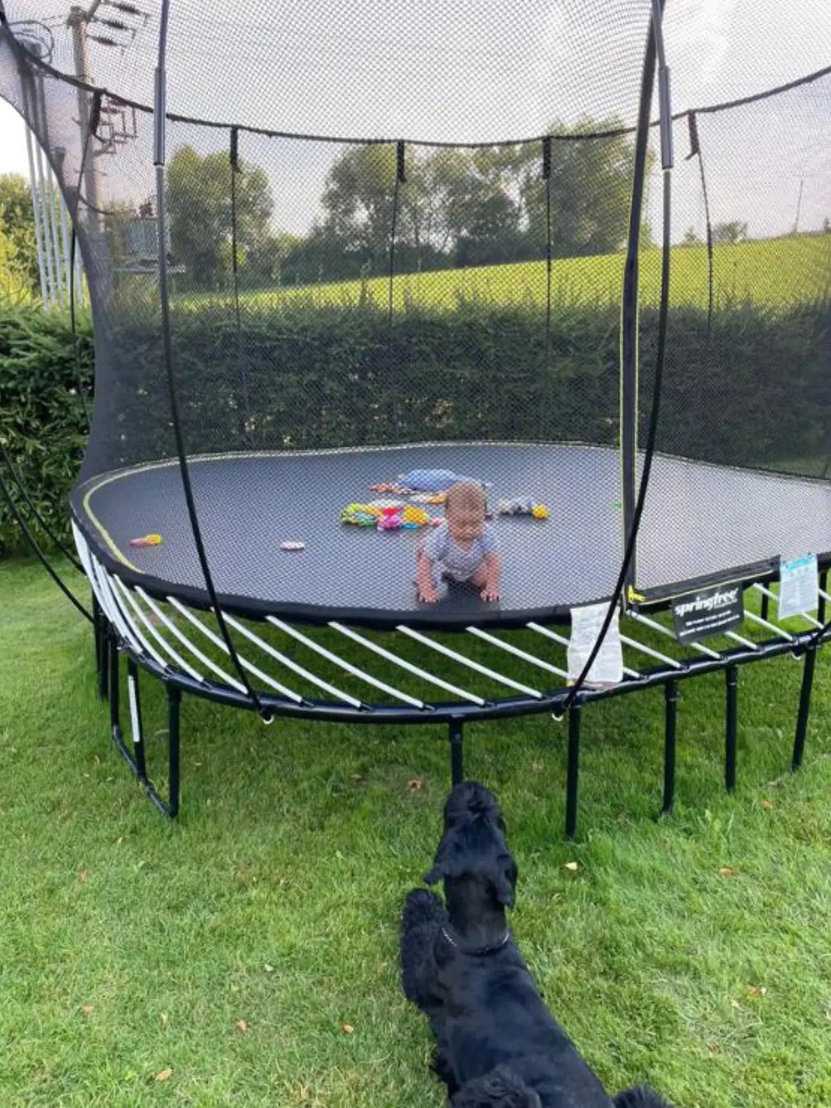 Svoje si nájdu aj najmenší na preliezkach či trampolíne.