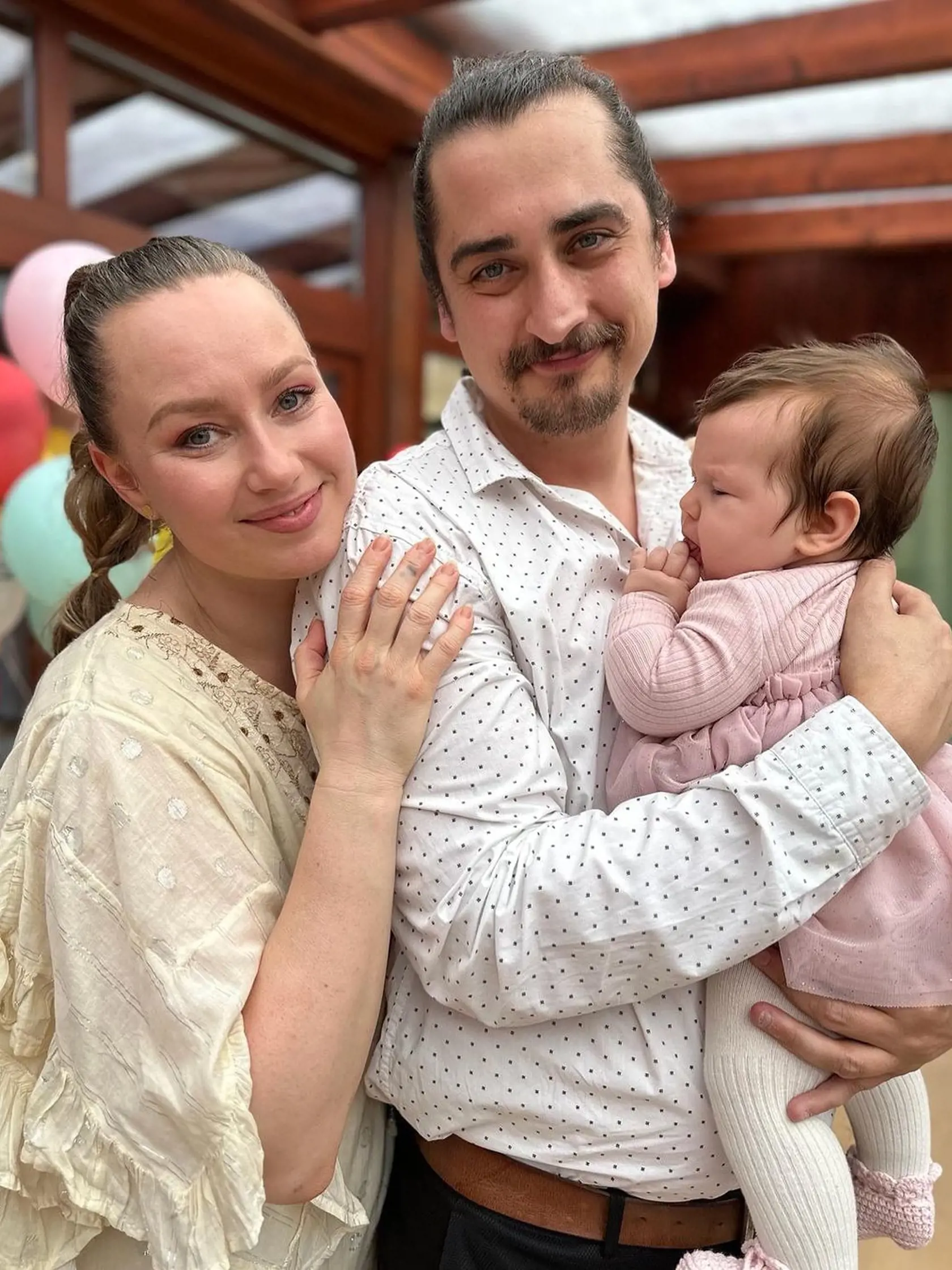 Natália s partnerom Michalom a dcérou Wilkou.