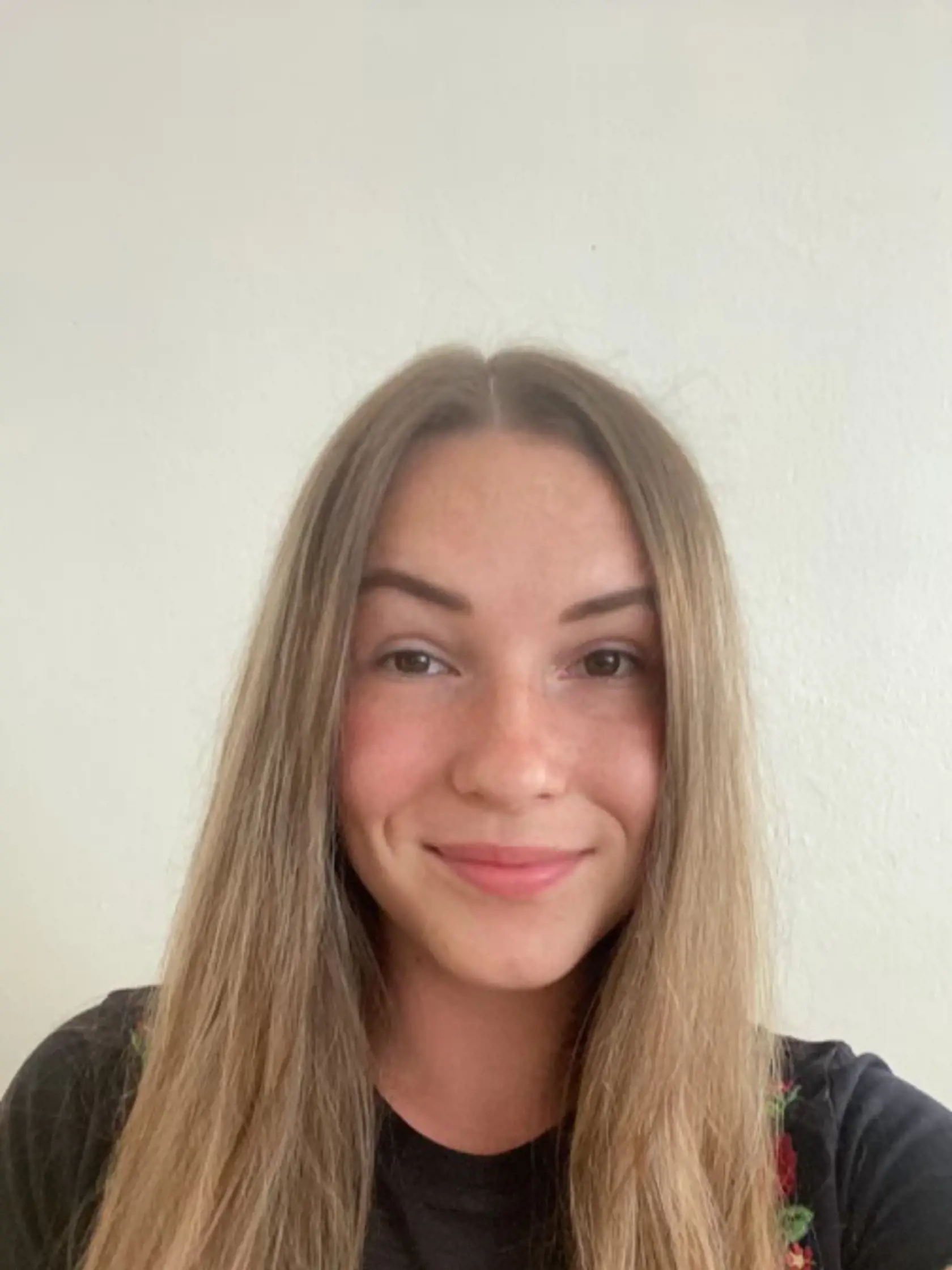 Petra, 21, Košice
Bolo by fajn, ak by sme mali jeden cestovný lístok na všetky dopravné prostriedky. Určite by to zjednodušilo prepravu. Avšak neviem, či na Slovensku je možné zaplatiť cestovný lístok na celý rok. Ideálna cena by bola okolo 500-600 eur. Neviem čo ale v prípade, ak by som nemohla cestovať, niečo by sa stalo - kto a či vôbec by mi potom vrátil peniaze.
