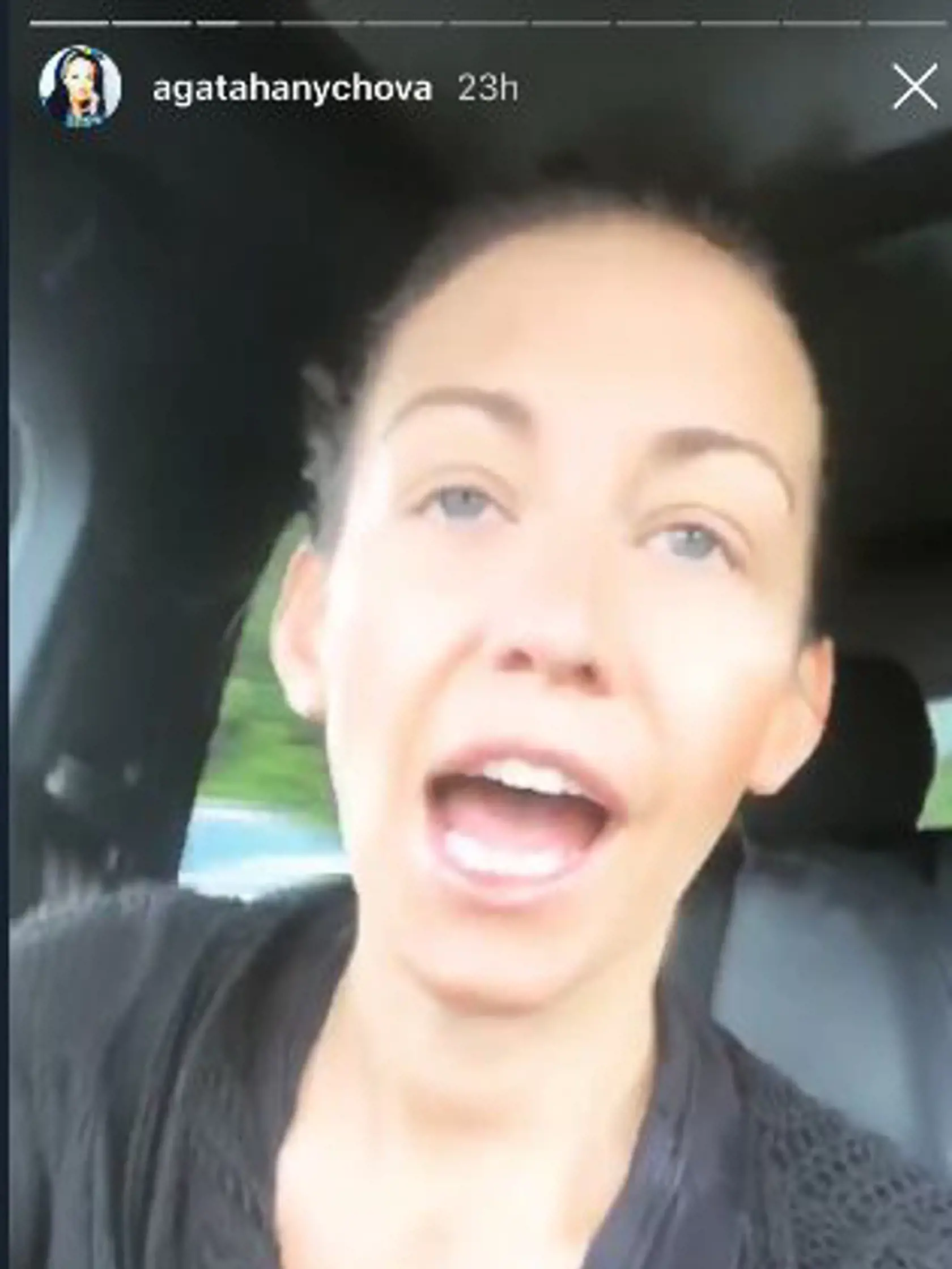 Hanychová sa točila počas jazdy a ešte nebola ani pripútaná.