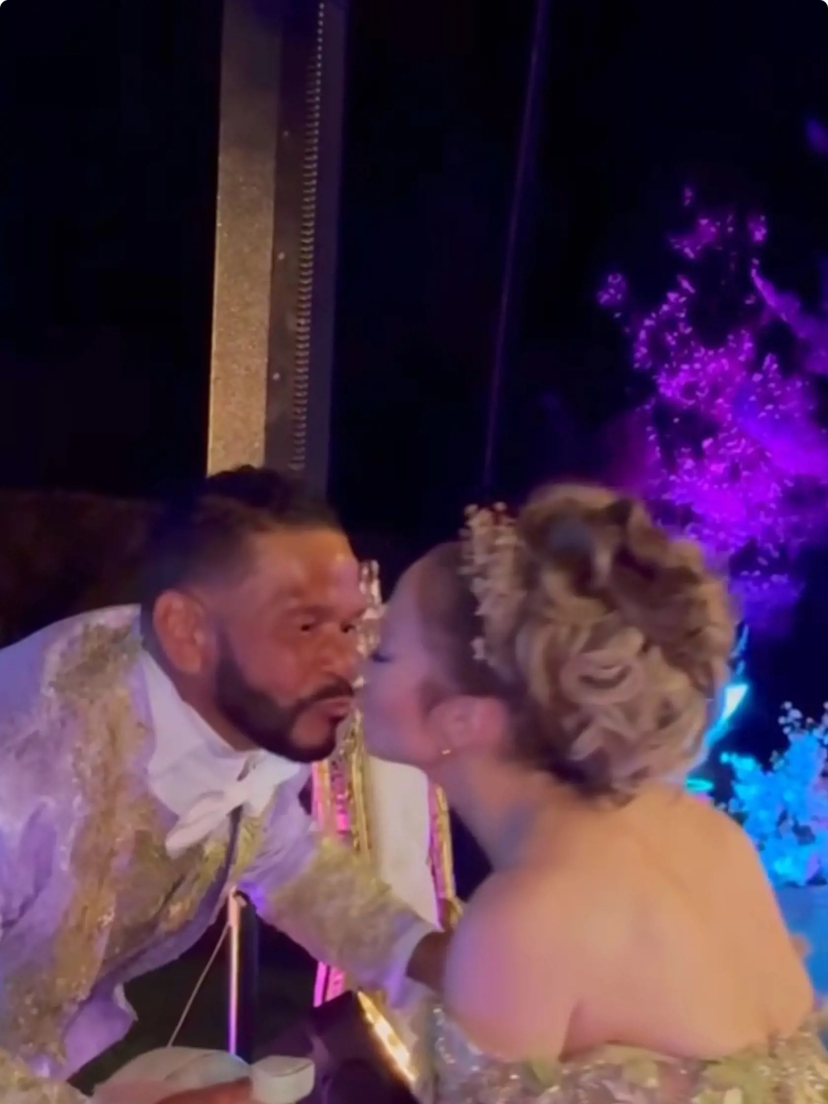 55. narodeniny oslavovala vo veľkom štýle! Niesla sa v duchu známeho seriálu Bridgerton.