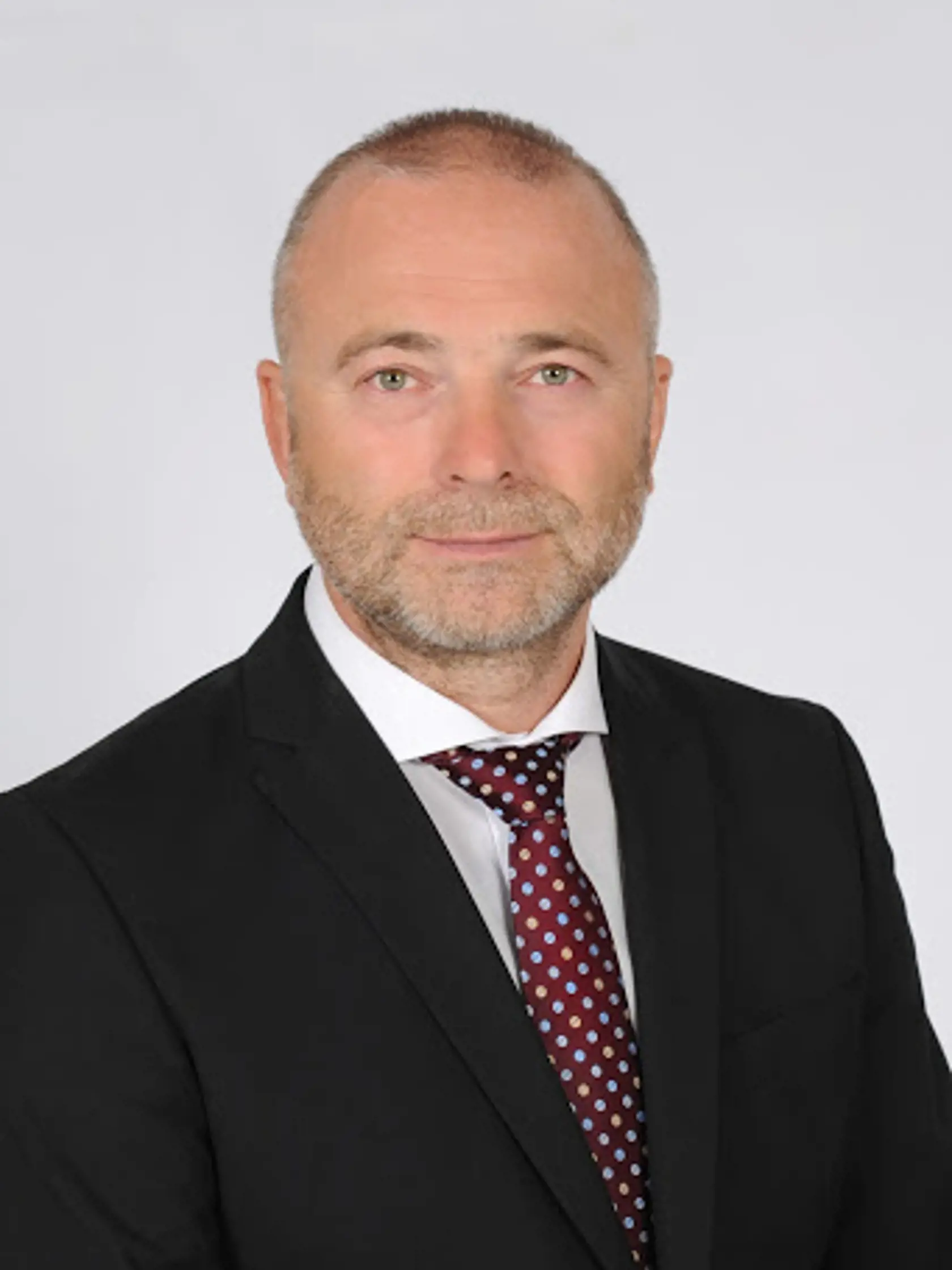 Jozef Kičura - jeho firma v roku 2002 sprivatizovala autobusovú dopravnú spoločnosť. Zamestnanci SAD Prešov, ktorej bol generálnym riaditeľom, boli viackrát v štrajkovej pohotovosti. V roku 2017 bol J. Kičura zvolený  za krajského poslanca.