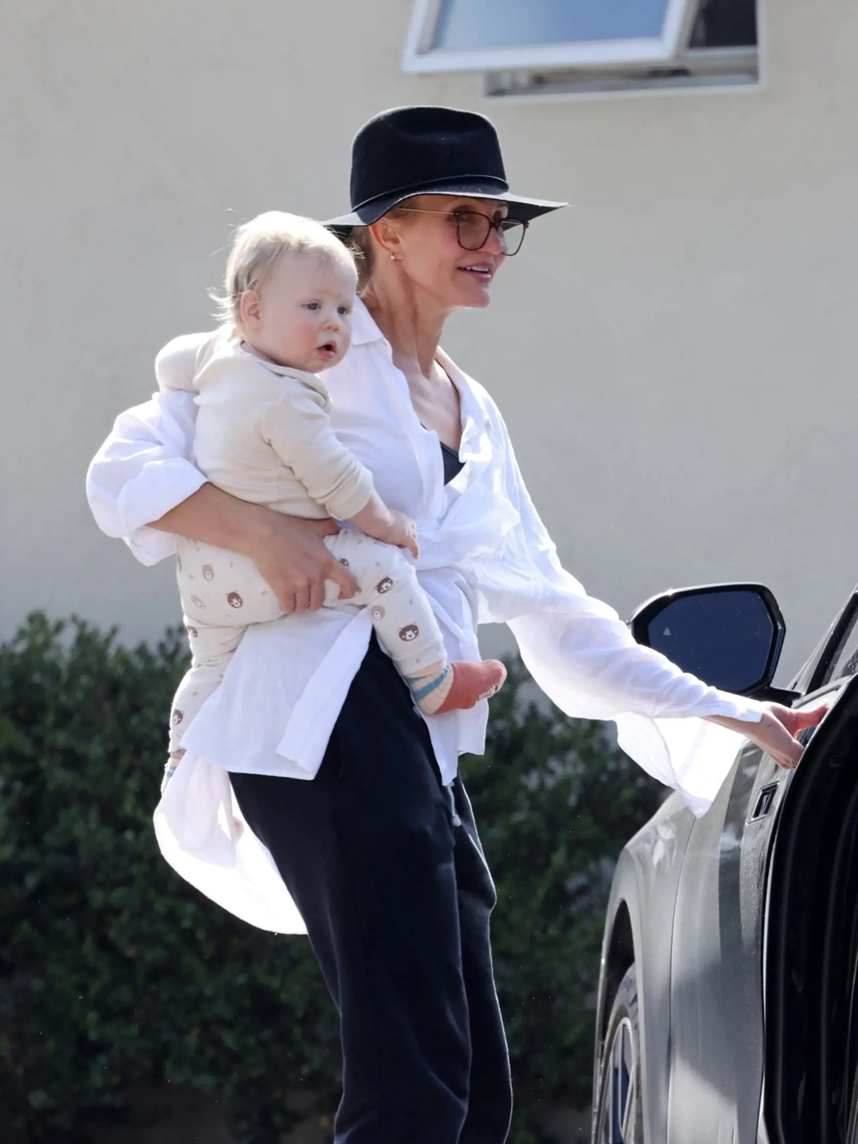 Cameron Diaz prvý raz ukázala tvár synčeka Cardinala. Je ako anjelik, blond vlasy má po herečke.