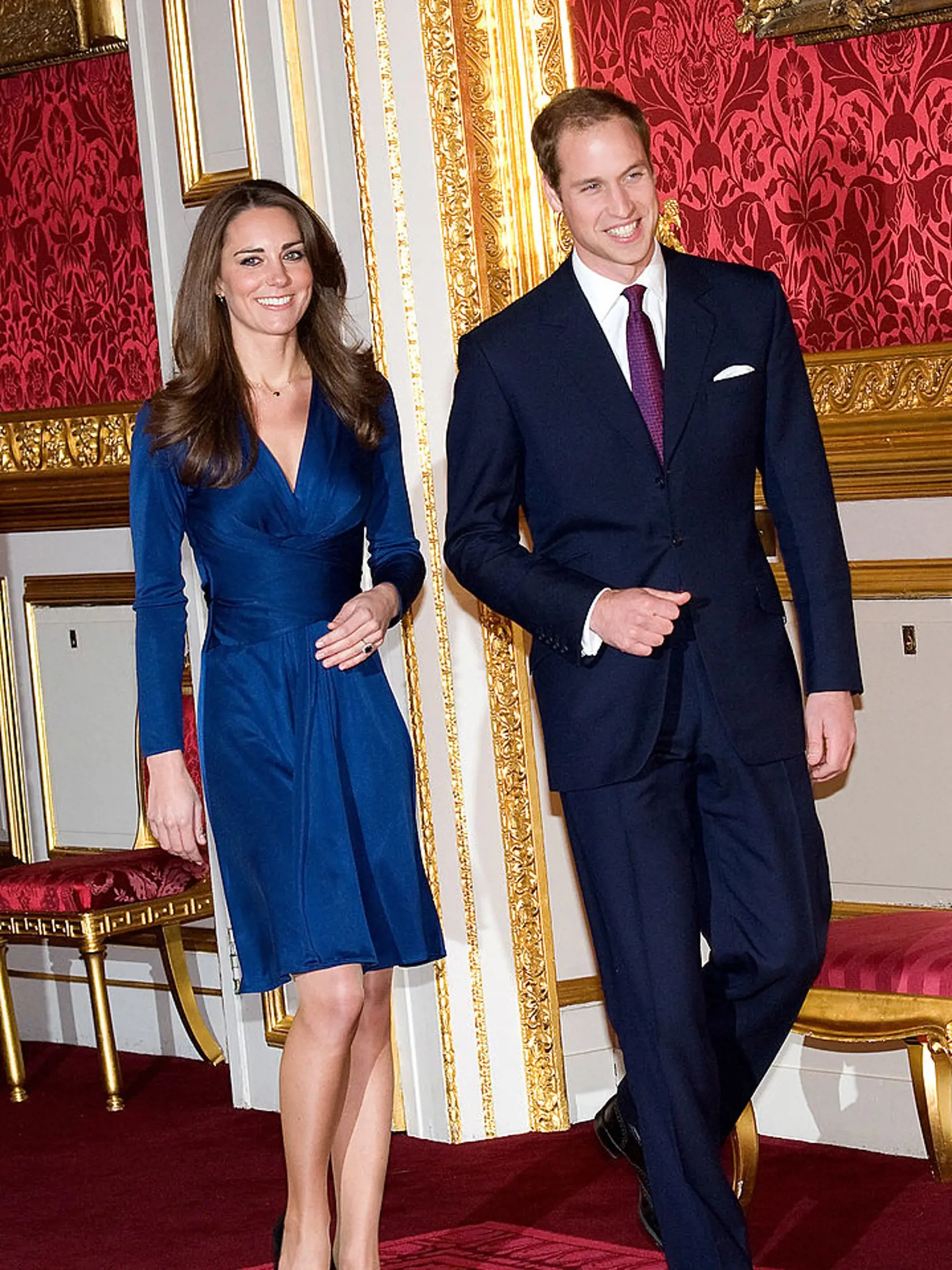 Kate a William v roku 2010 pri oznámení zásnub.