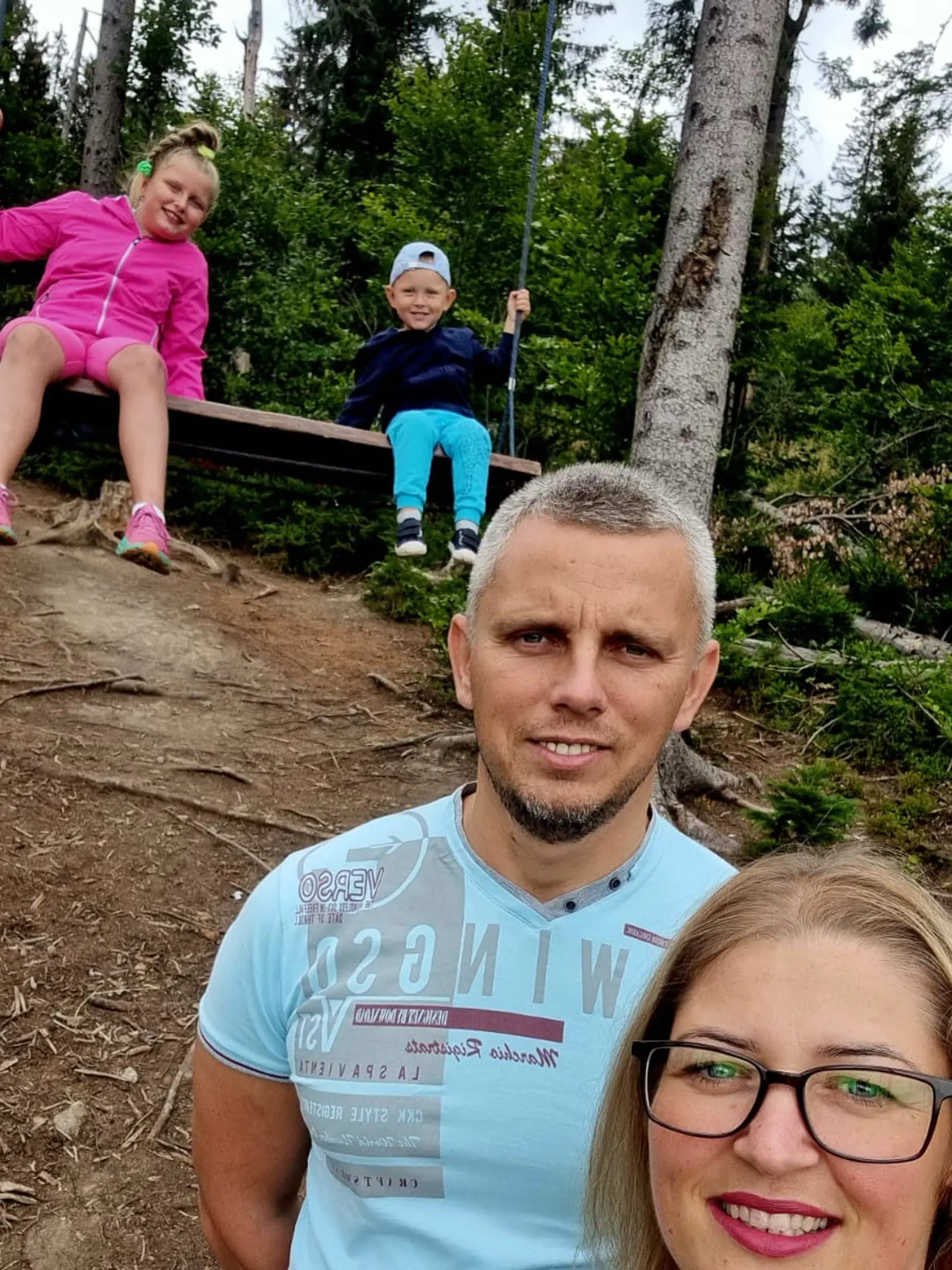 Soňa Šubjaková z Extrémnych premien vďaka drine schudla 60 kíl. Na snímke s manželom a deťmi.
