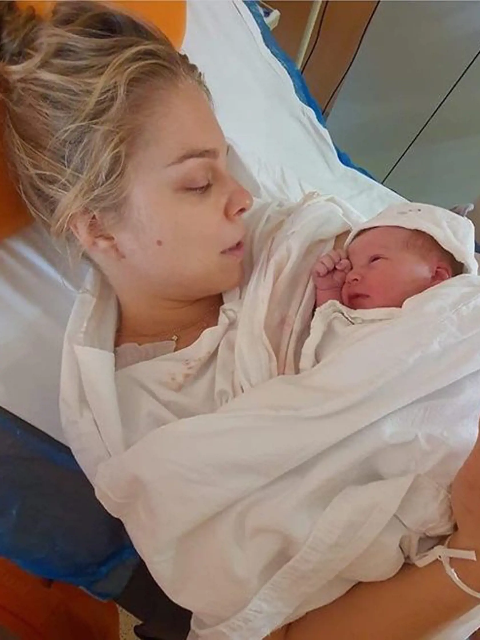 Veronika Cifrová Ostrihoňová zverejnila záber malej Sárky krátko po pôrode. Stalo sa tak ale až necelých 7 mesiacov od jej narodenia.
