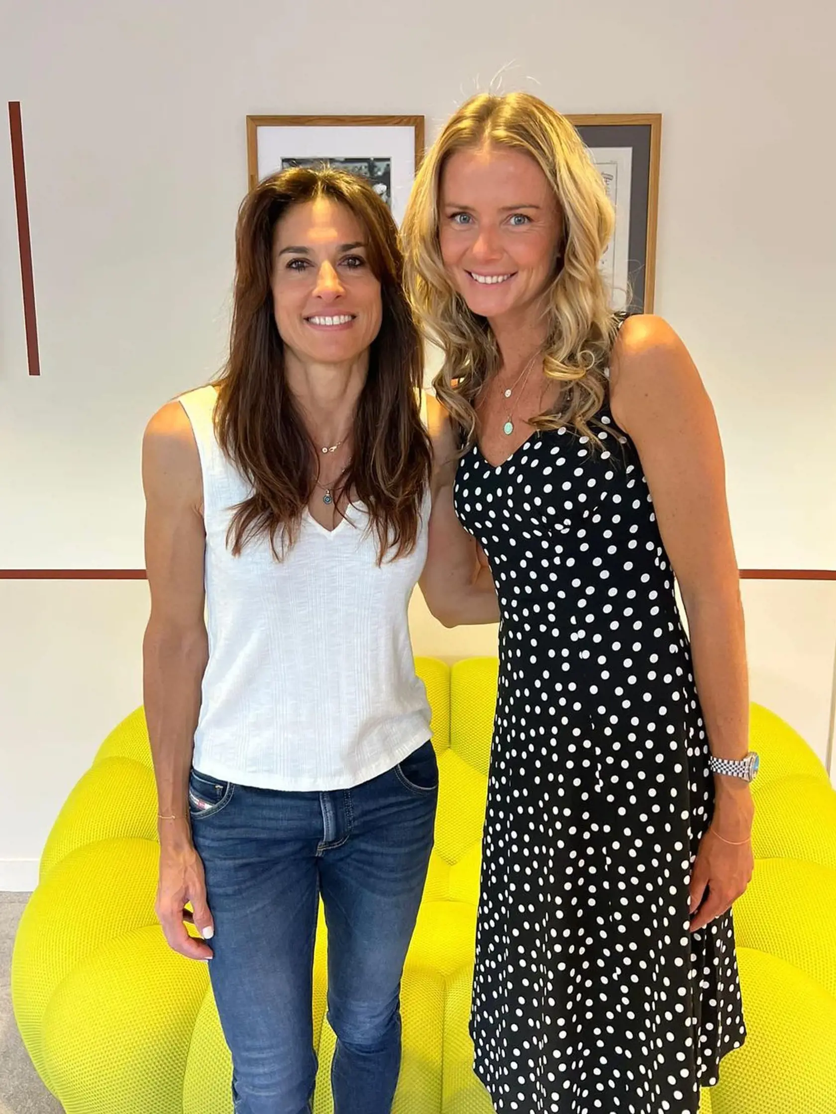 Daniela Hantuchová sa na Roland Garros stretla s legendárnou Gabrielou Sabatiniovou pri nahrávaní podcastu.