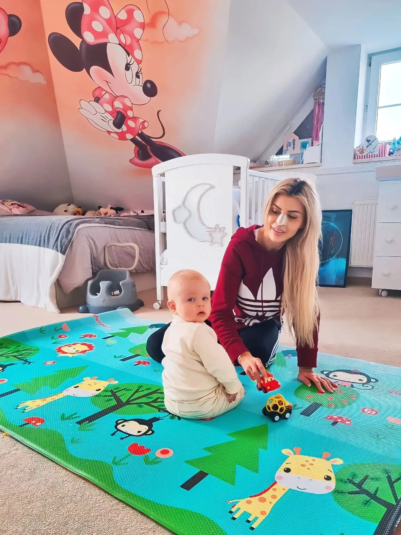 Lela už je po operácii so svojou rodinou