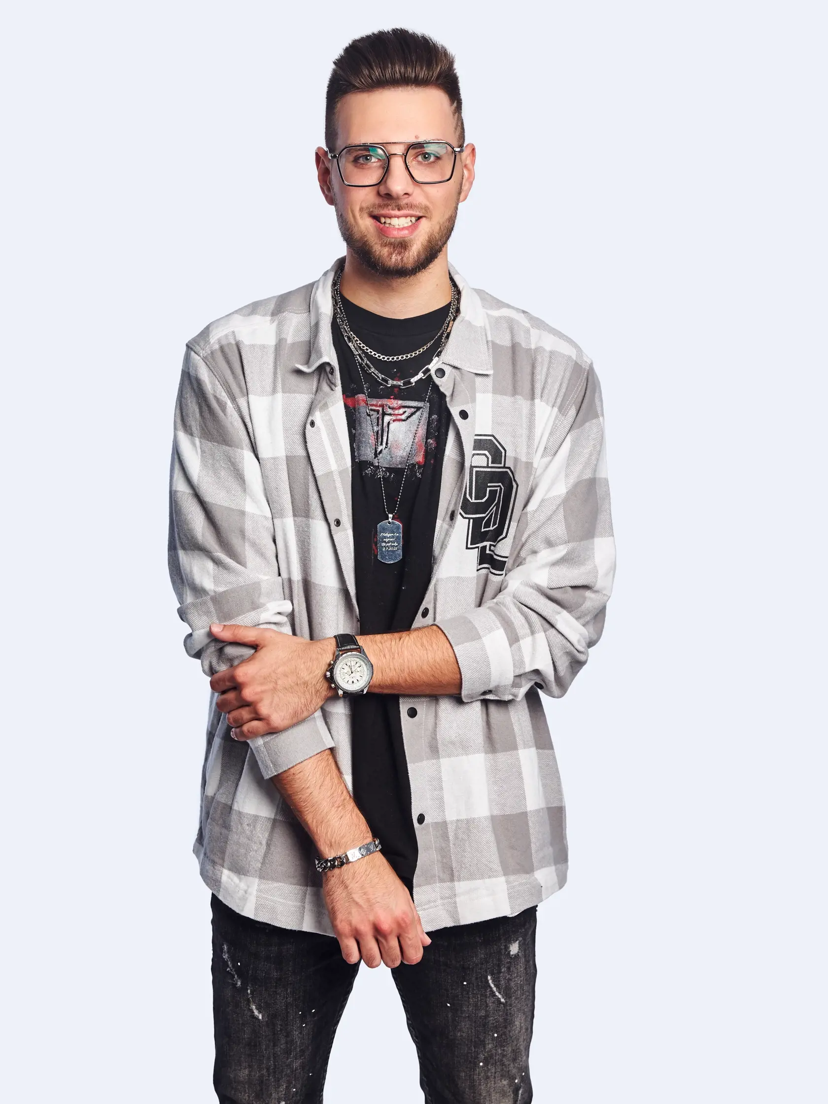 TIMOTEJ PUCHOŇ (21), Cífer. Povolanie: fotograf, hudobník - Fifqo priznal, že ho pozná, preto je pre neho sympatický a drží mu palce.