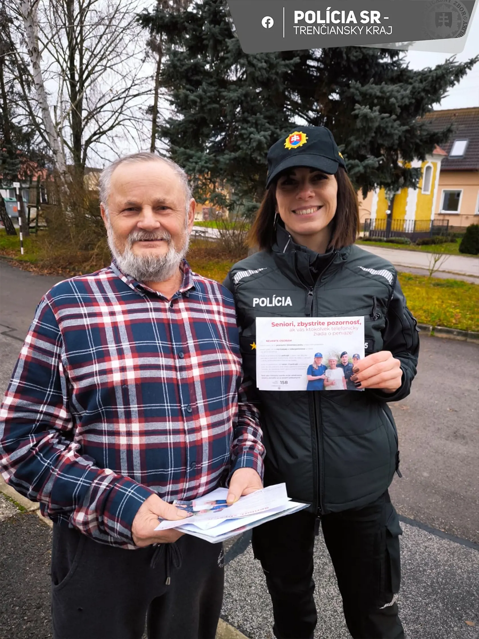 Trenčianski policajti na praktiky podvodníkov upozorňujú starších ľudí.