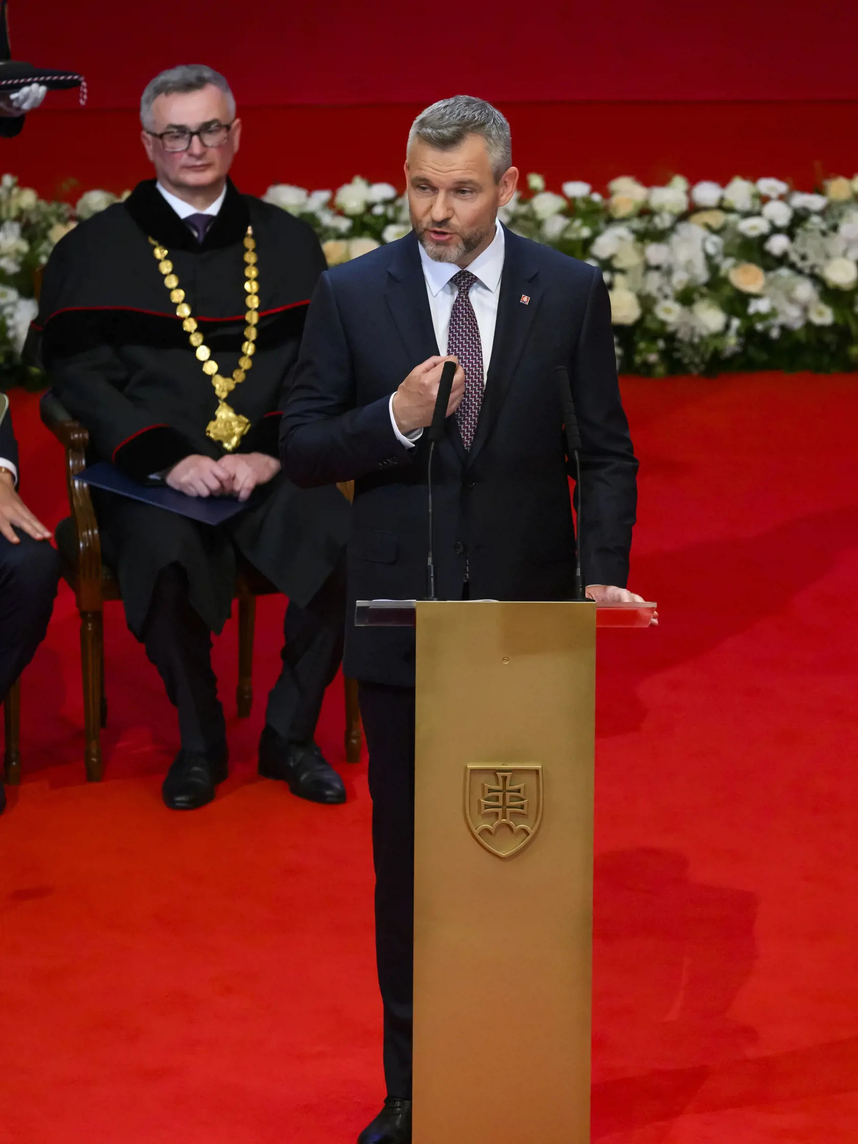 Na snímke prezident SR Peter Pellegrini počas príhovoru na slávnostnej schôdzi Národnej rady SR pri príležitosti zloženia sľubu prezidenta SR v priestoroch budovy Slovenskej filharmónie 15. júna 2024 v Bratislave. Vľavo predseda Ústavného súdu SR Ivan Fiačan. FOTO TASR - Jaroslav Novák