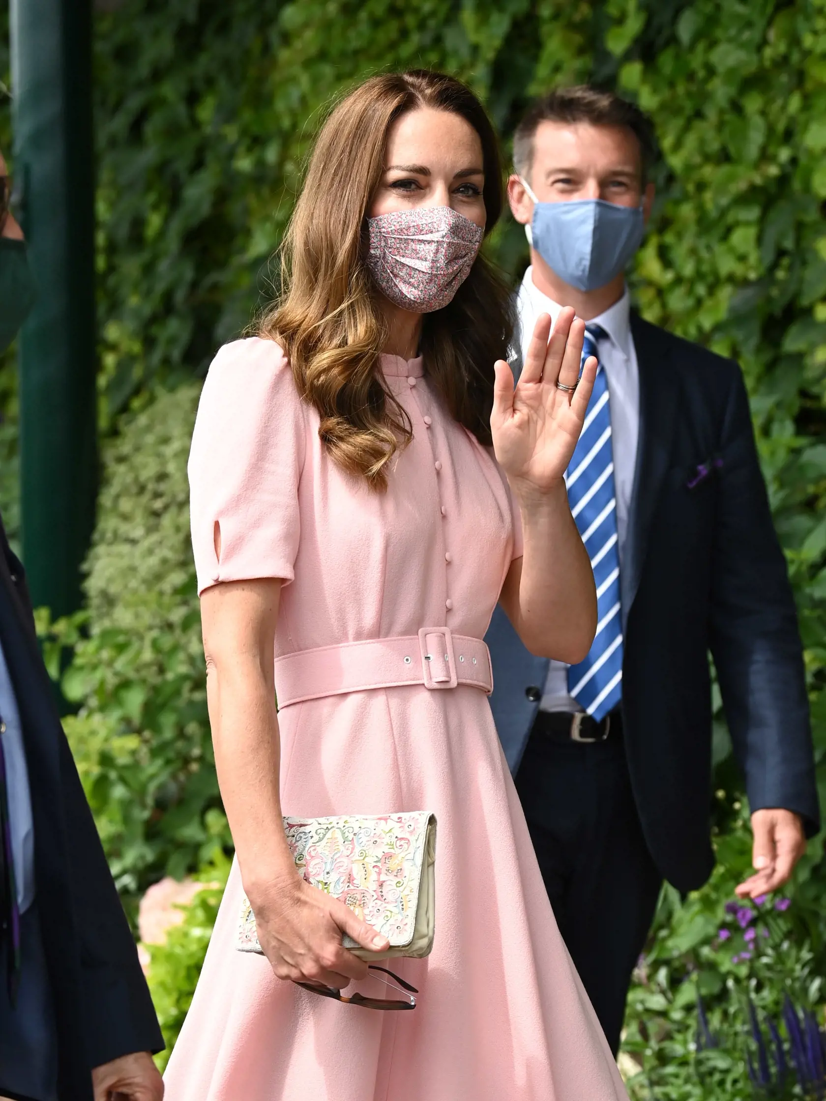 Na zápas hráčov na invalidných vozíčkoch si zasa obliekla ružový outfit značky Beulah London za 810 eur, ktorý doplnila bielymi lodičkami z Alda za 35 eur a náušnicami Mappin & Webb.