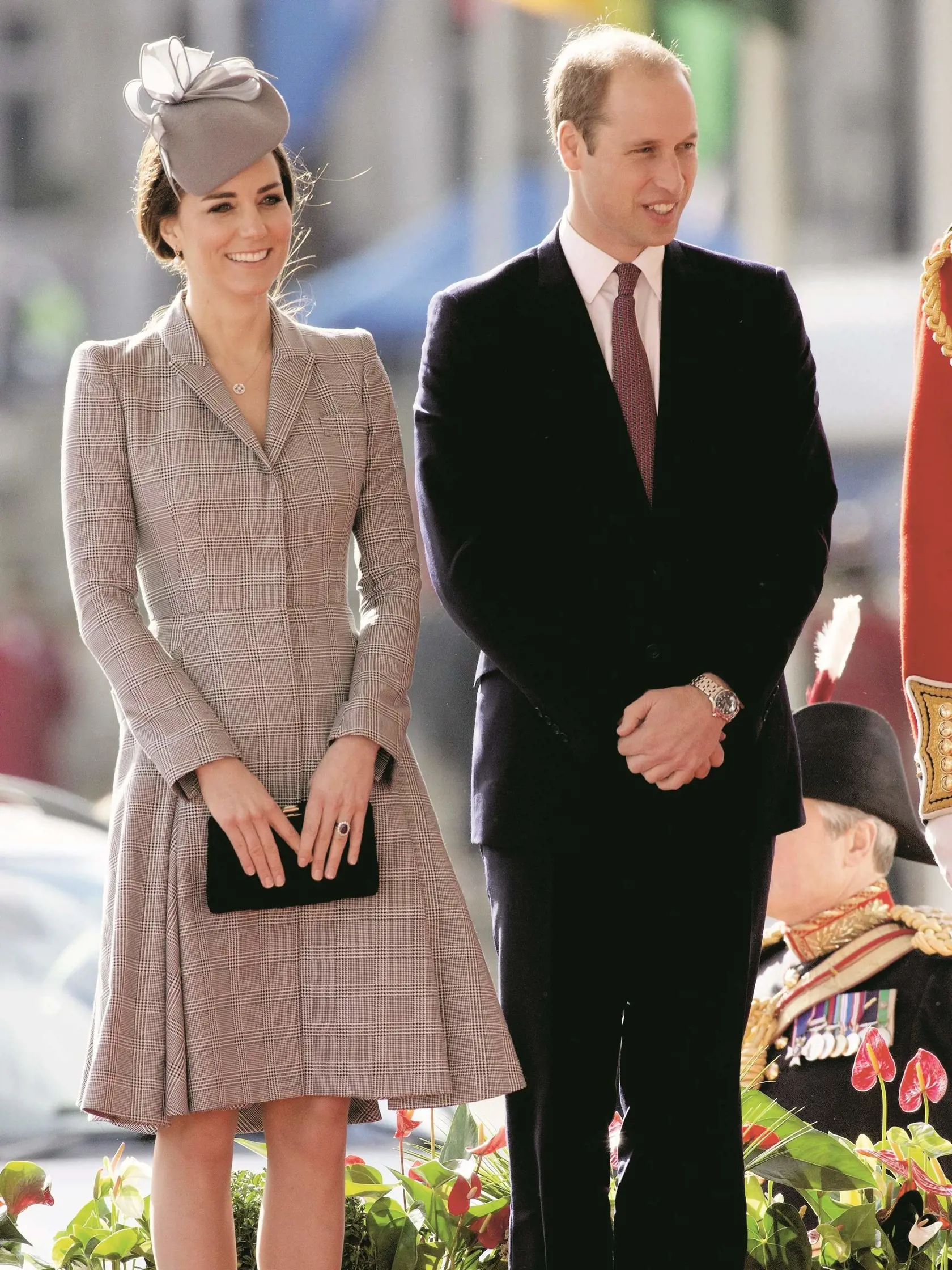 NEÚSPEŠNÝ REALITNÝ MAKLÉR? Tak vraj vyzeral princ William po boku svojej dobre oblečenej polovičky. Potom sa na jeho šatník pozrela štylistka.