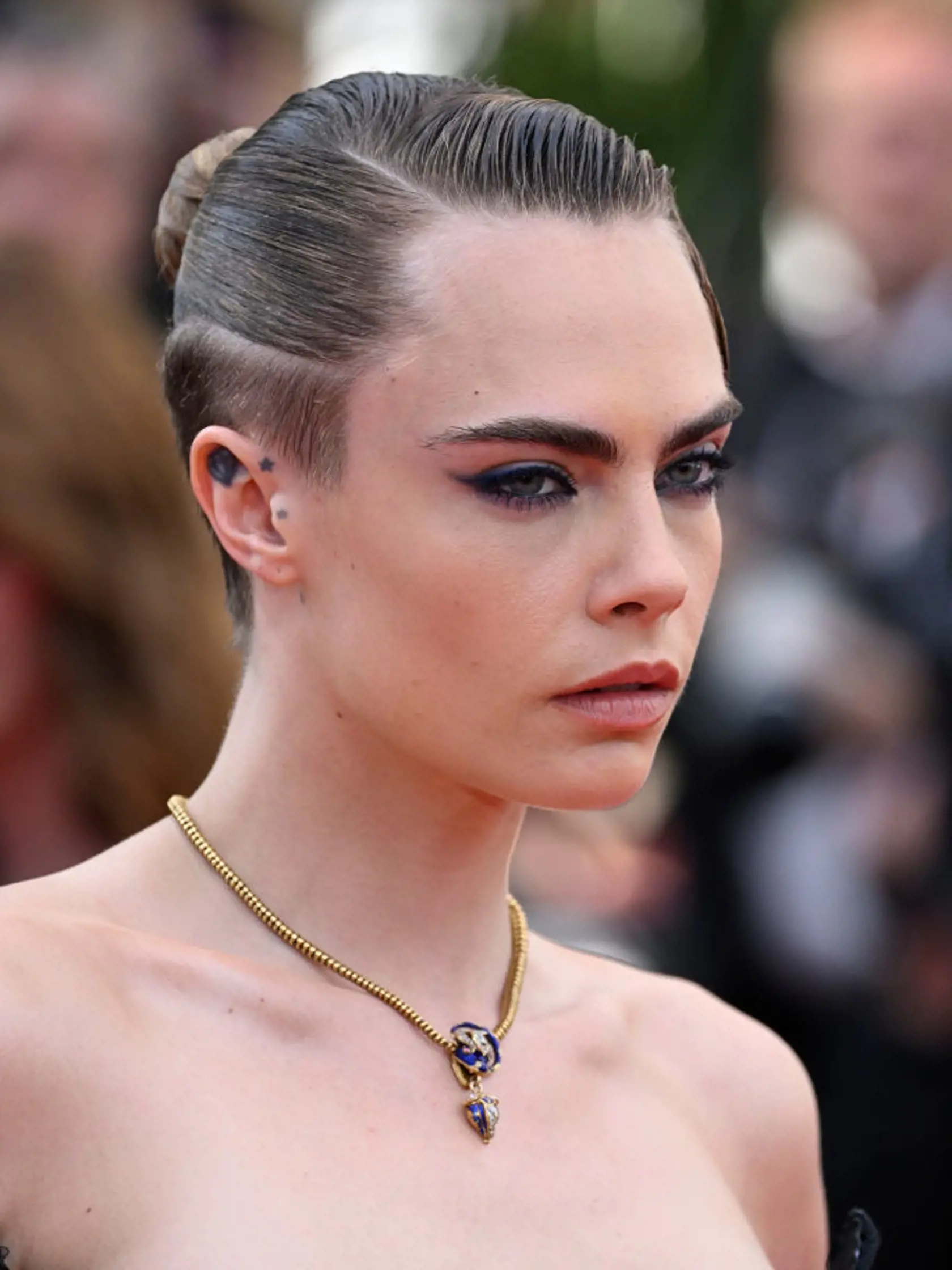 Modelka a herečka Cara Delevingne v máji 2022.