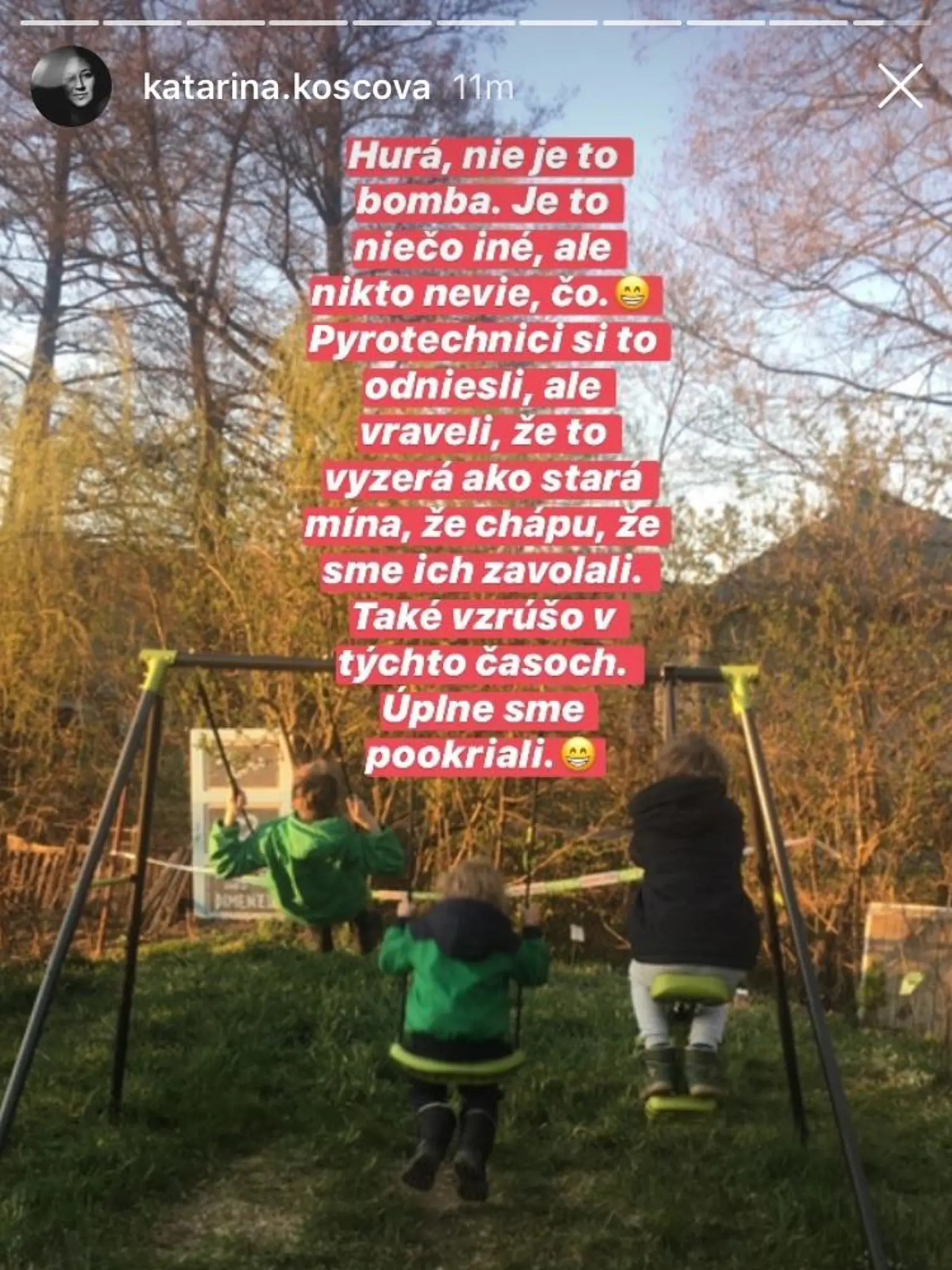 U Katky Koščovej zasahovala na záhrade polícia. Pri sadení stromčekov totiž natrafili na čudný predmet. Vraj môže ísť o starú mínu.