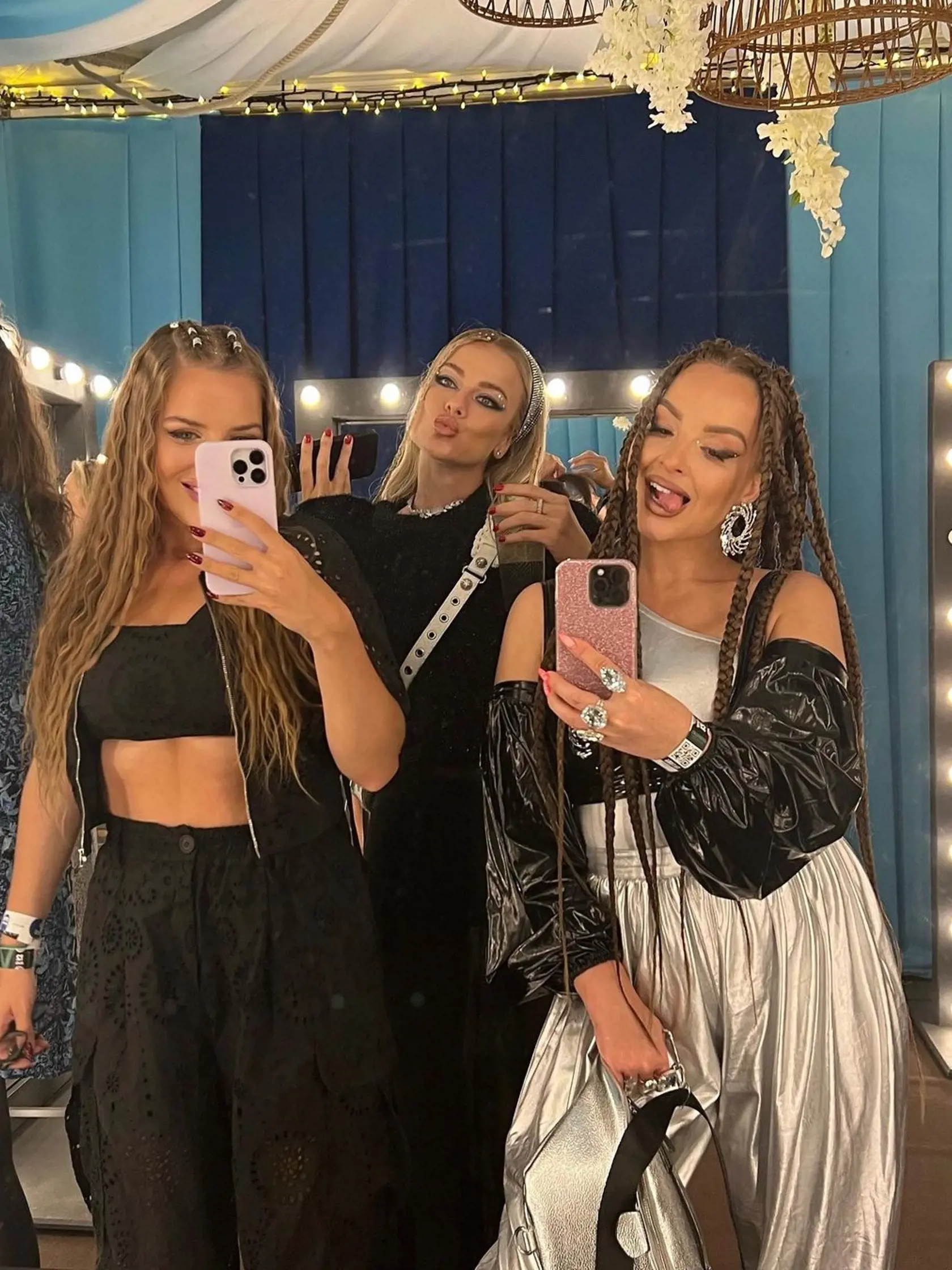 Veronika Nízlová sa na festivale v Maďarsku predviedla s novým imidžom a vo vesmírnych nohaviciach.
