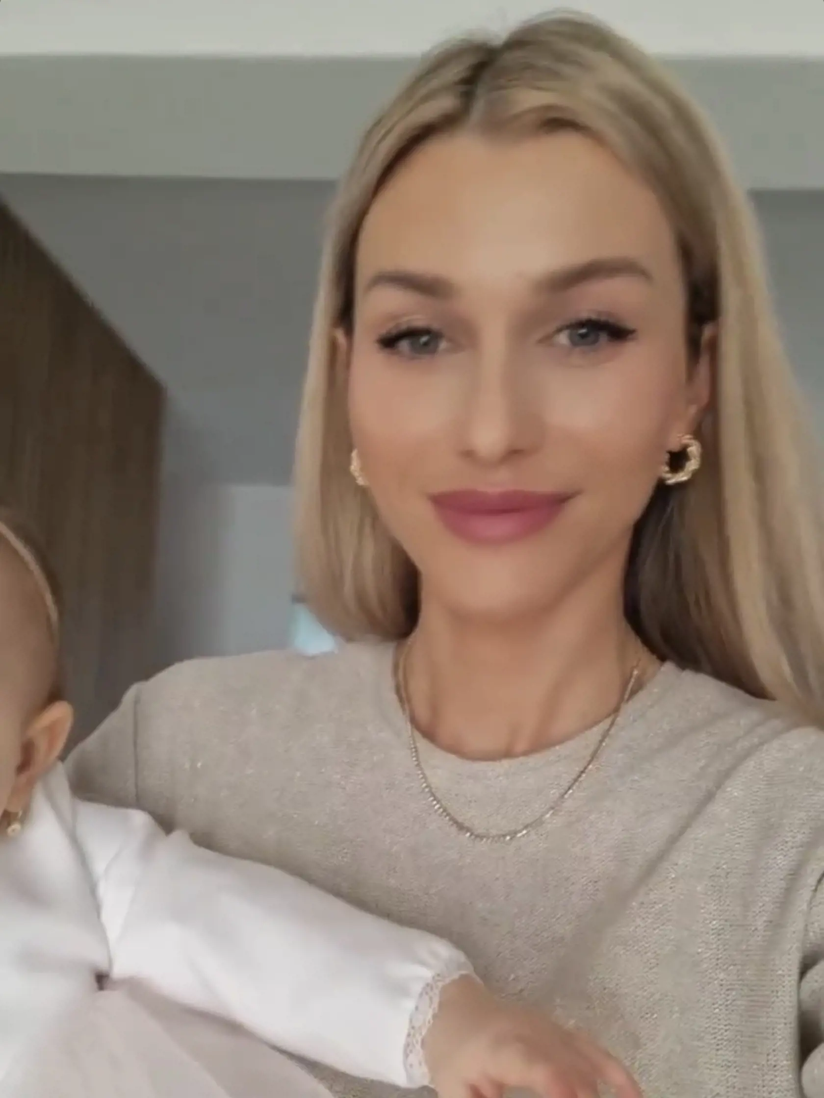 Véghová manželka Natália na oslave žiarila.