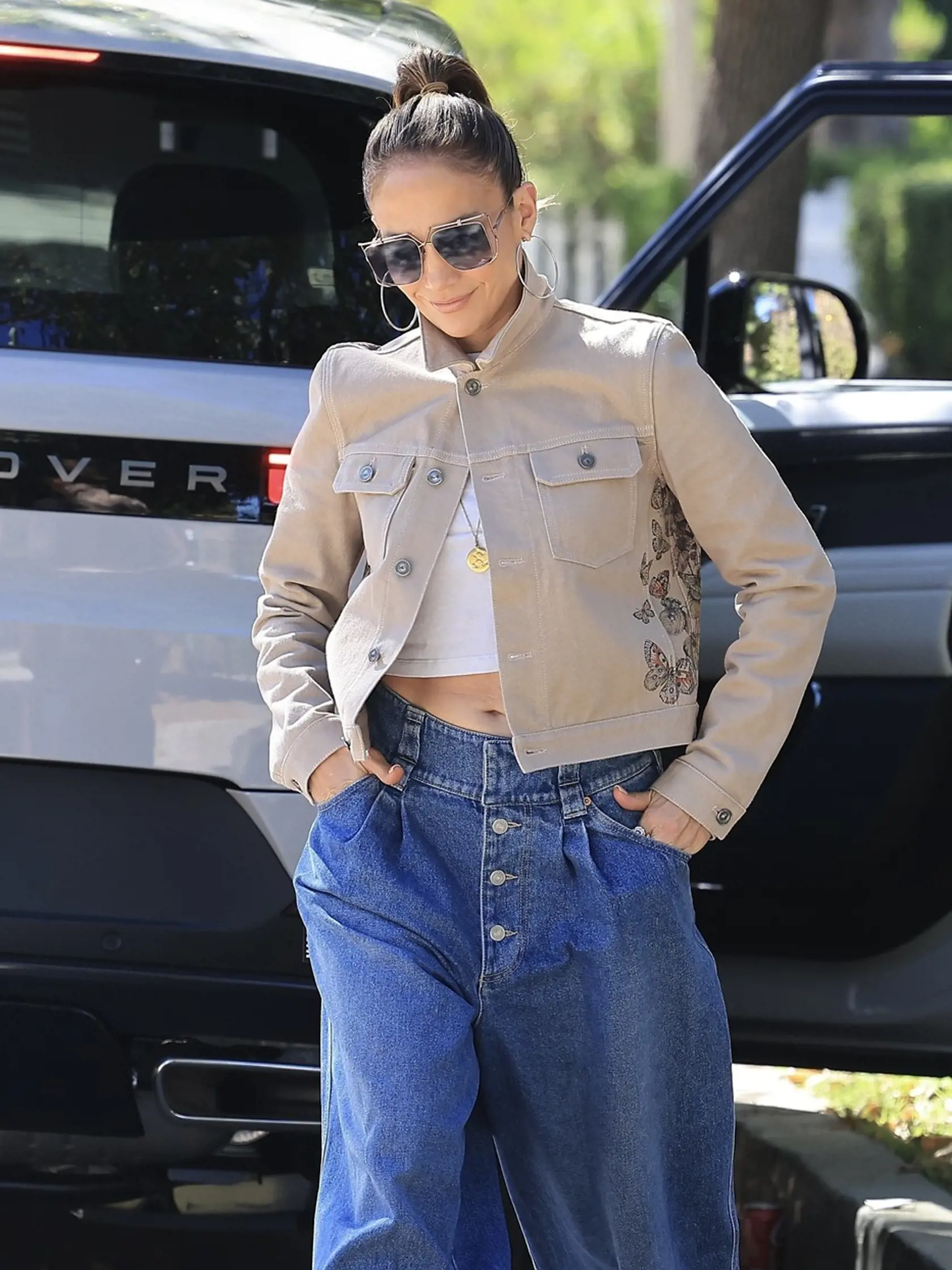 Jennifer sa po vzhliadnutí paparazzov snažila o úsmev, no málokto jej ho uveril.