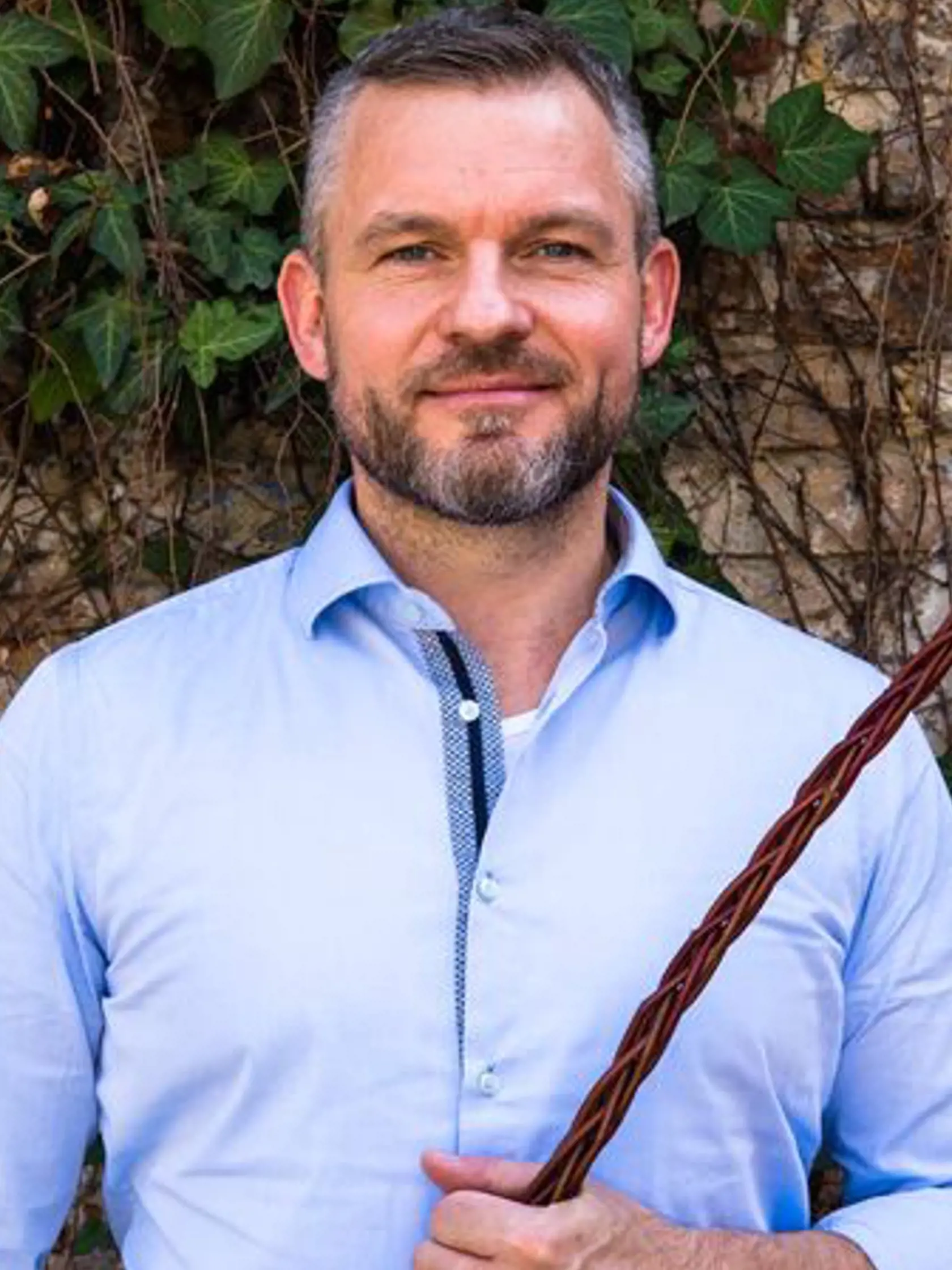 Peter Pellegrini so stále dokonalým účesom. Čerstvá fotografia z tohtoročnej šibačky - 5. apríla.