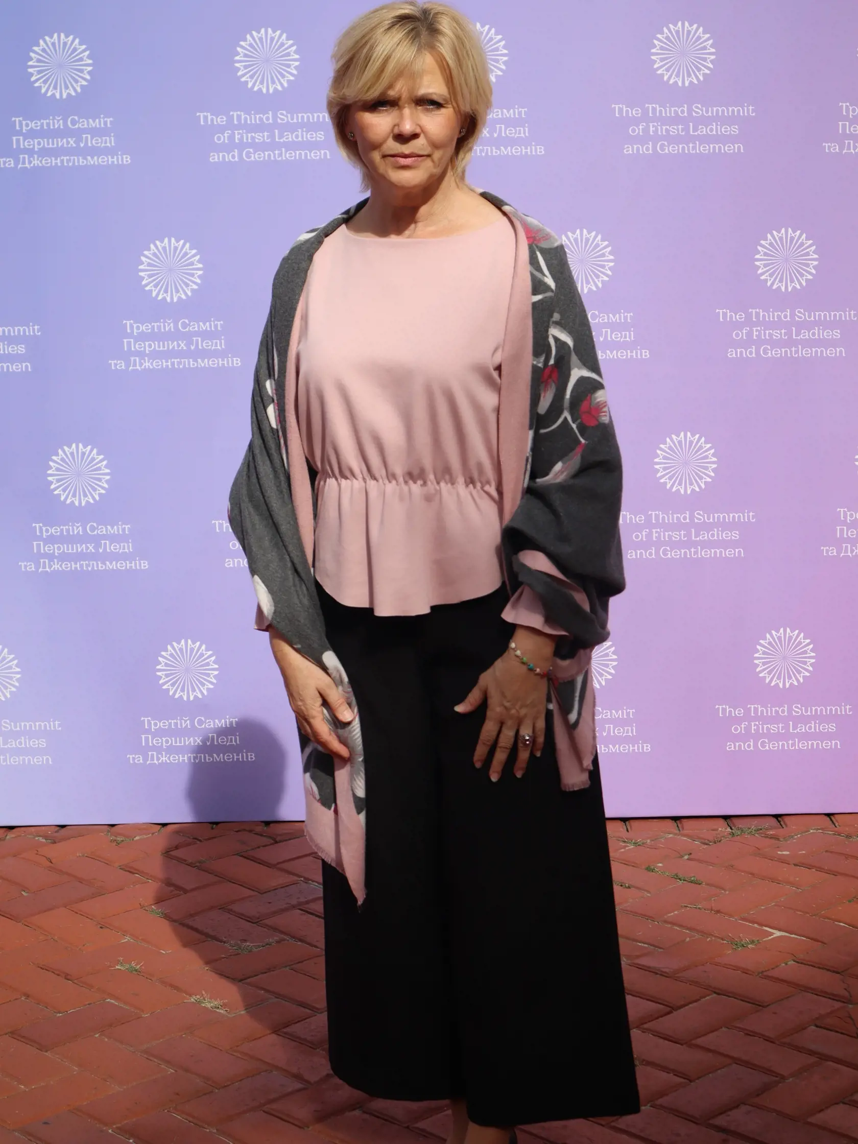 Eva Pavlová na summite v Kyjeve. Prišla v obľúbenej ružovej.